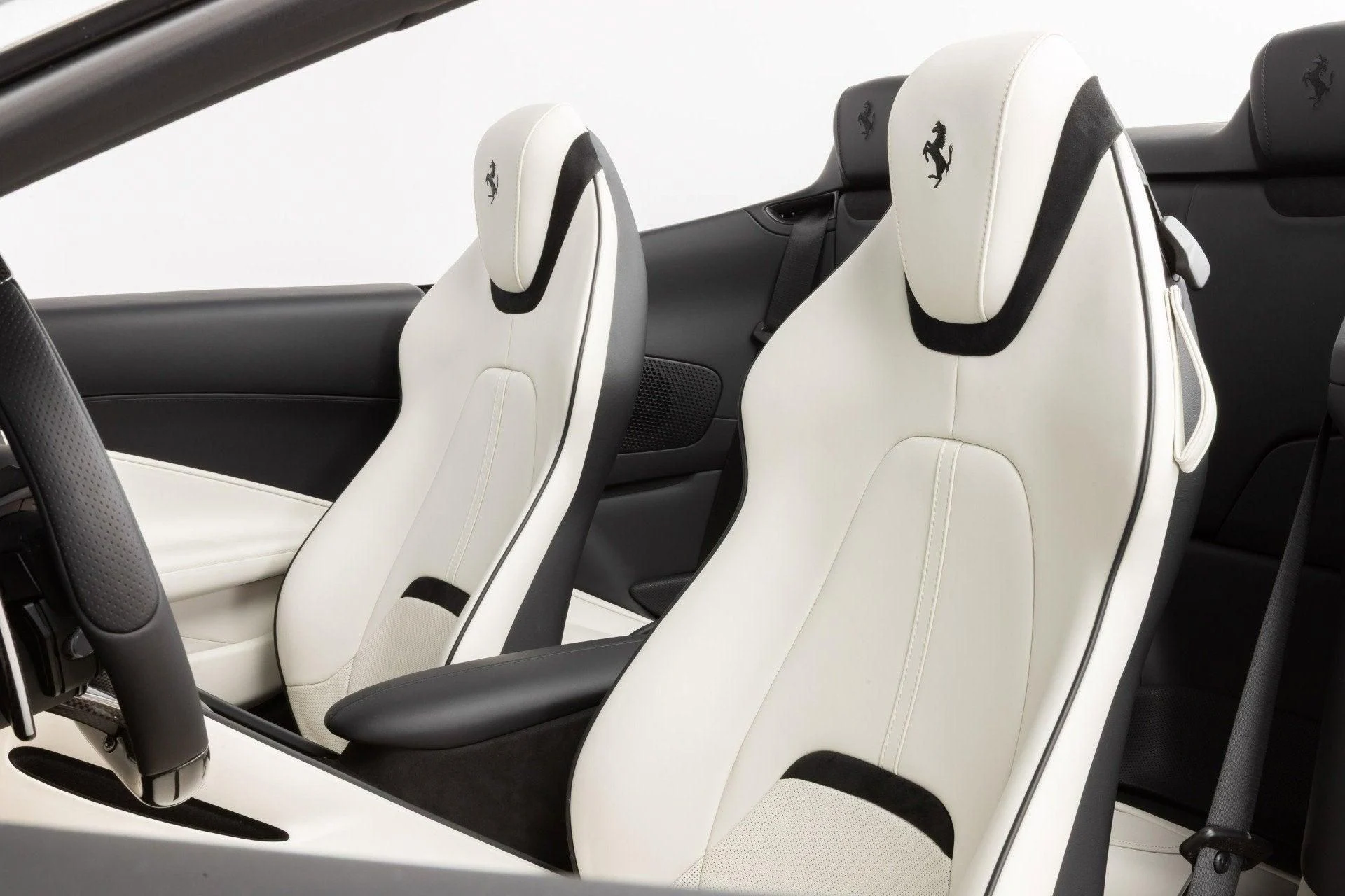 mph047_1130002276_Used_2024_Ferrari_Roma_Spider_1777367383_36feaef175