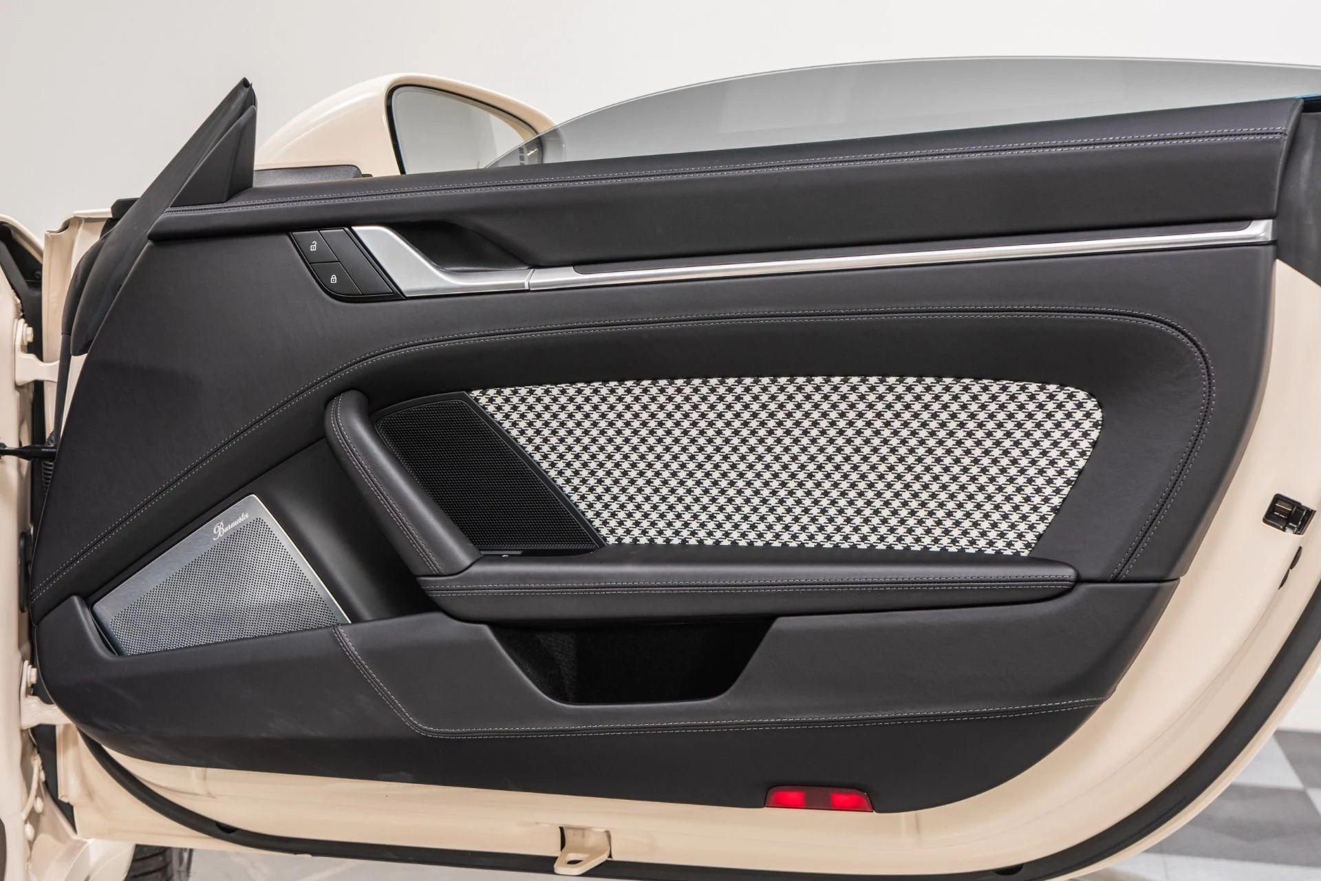 mph047_1132614693_Used_2024_Porsche_911_Targa_4_S_1792178990_e6323441c2