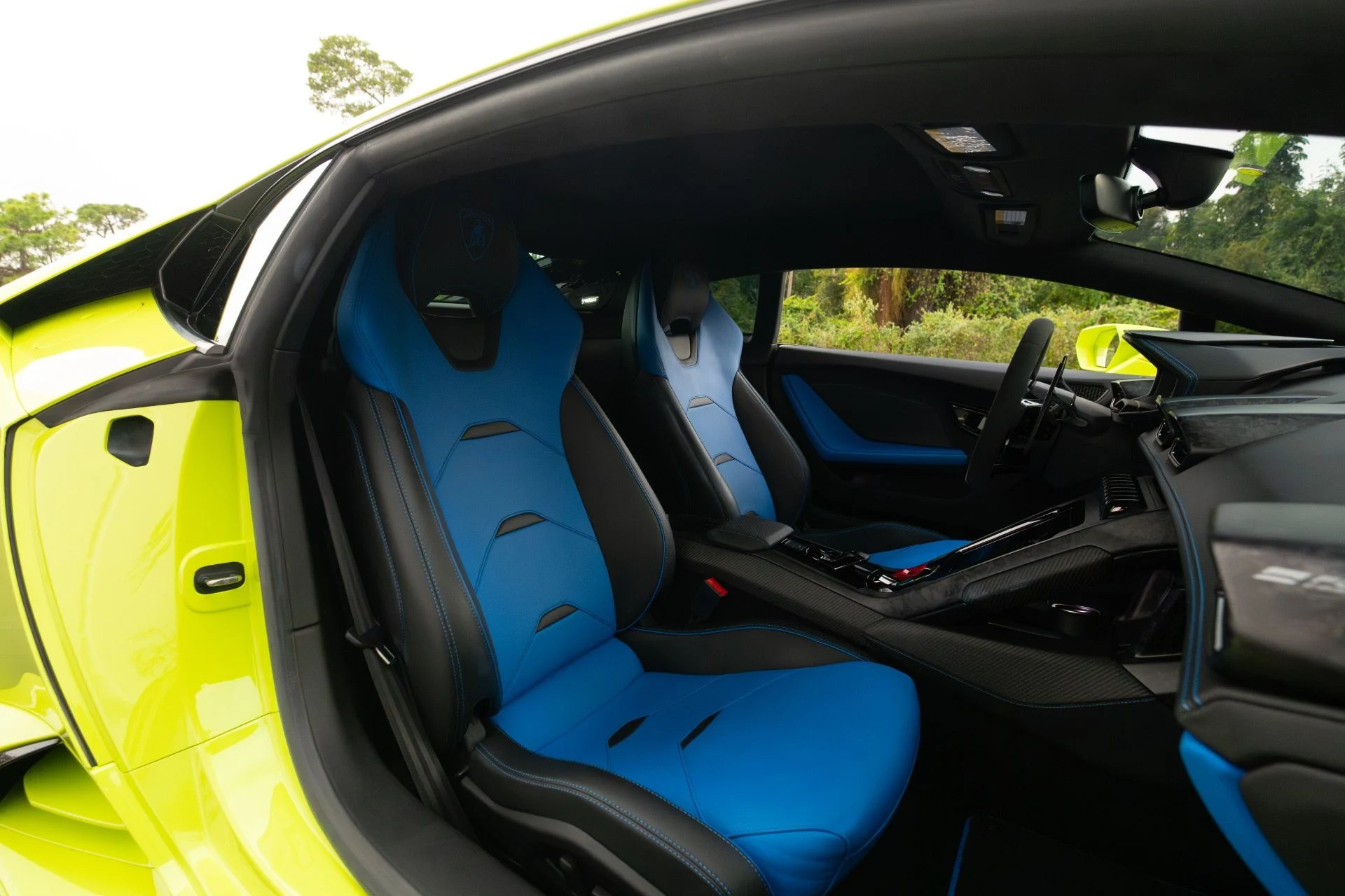 mph047_1144470196_Used_2020_Lamborghini_Huracan_EVO_1764467731_265adc9dbe