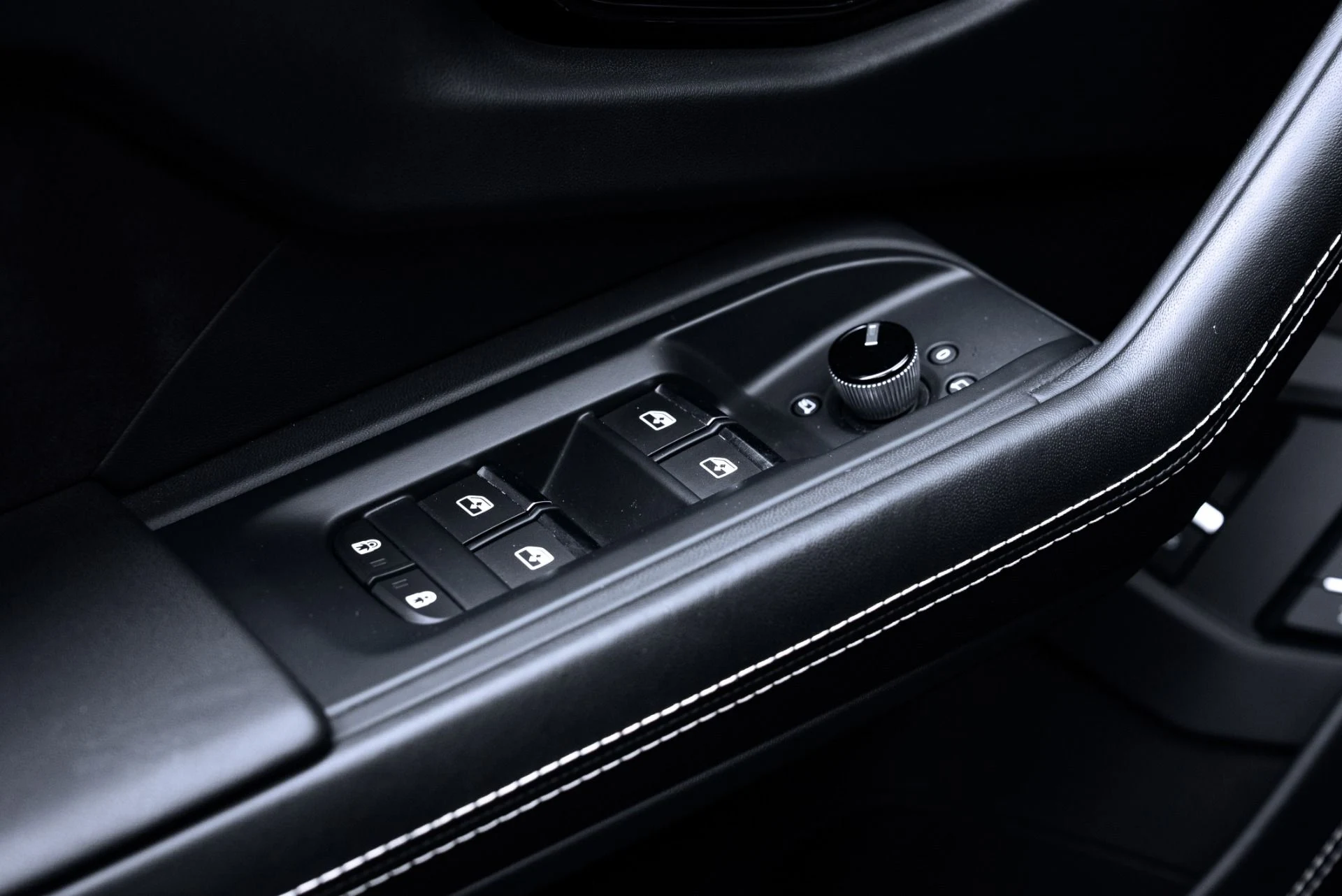 mph047_1177983940_Used_2023_Lamborghini_Urus_S_1776203752_397d3000e6