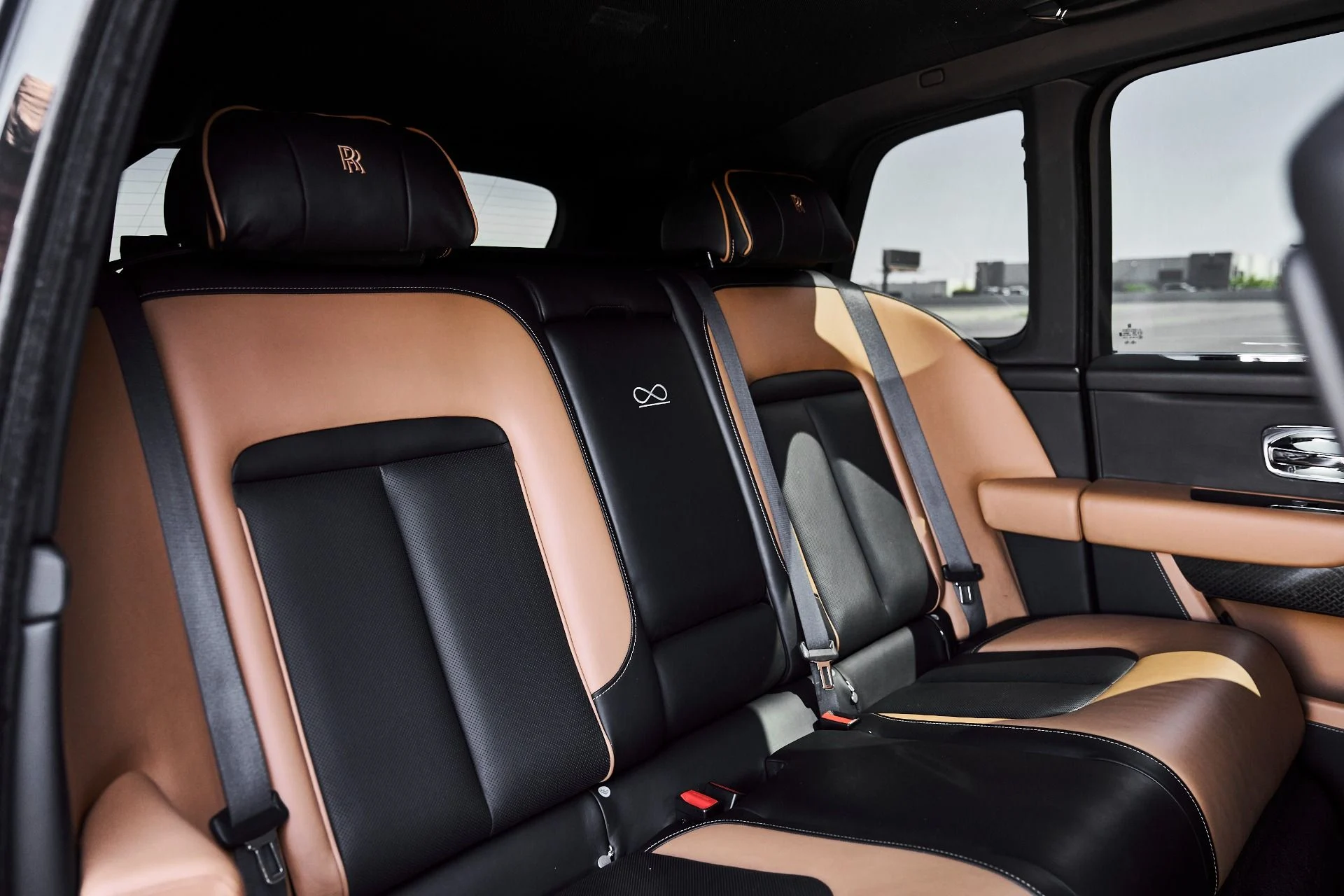 mph047_1180130633_Used_2022_Rolls_Royce_Cullinan_Base_1776452330_13006e4cd1