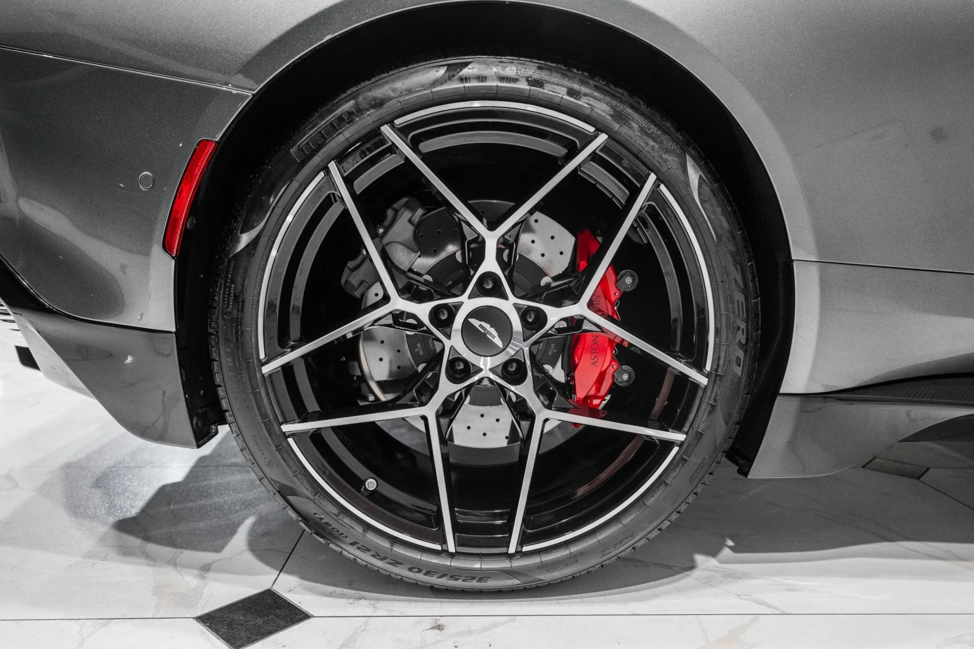 mph047_1187694650_New_2027_ASTON_MARTIN_VANQUISH_1787329904_c5ef7e0403