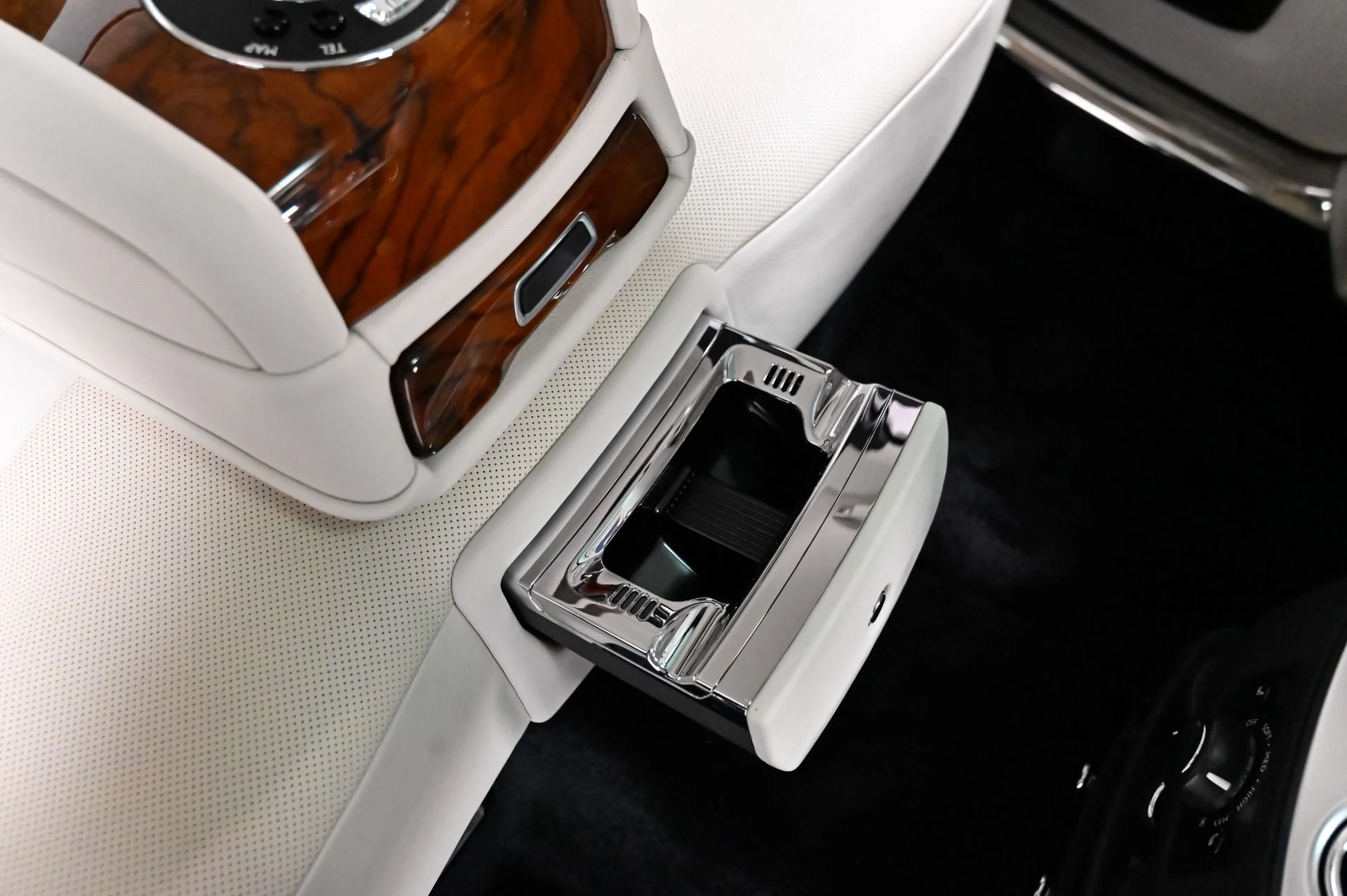 mph047_1218552396_Used_2012_Rolls_Royce_Ghost_Base_1789141578_501bcf56d4