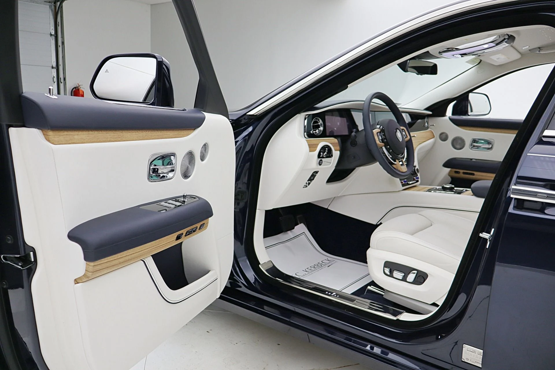 mph047_1224787056_New_2025_Rolls_Royce_Ghost_LEASE_OPTIONS_AVAILABLE_9acaf8015c