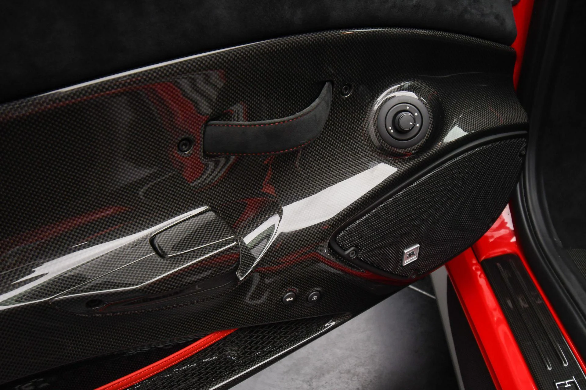 mph047_1225010996_Used_2020_Ferrari_488_Pista_Base_1757453236_075c7ae780