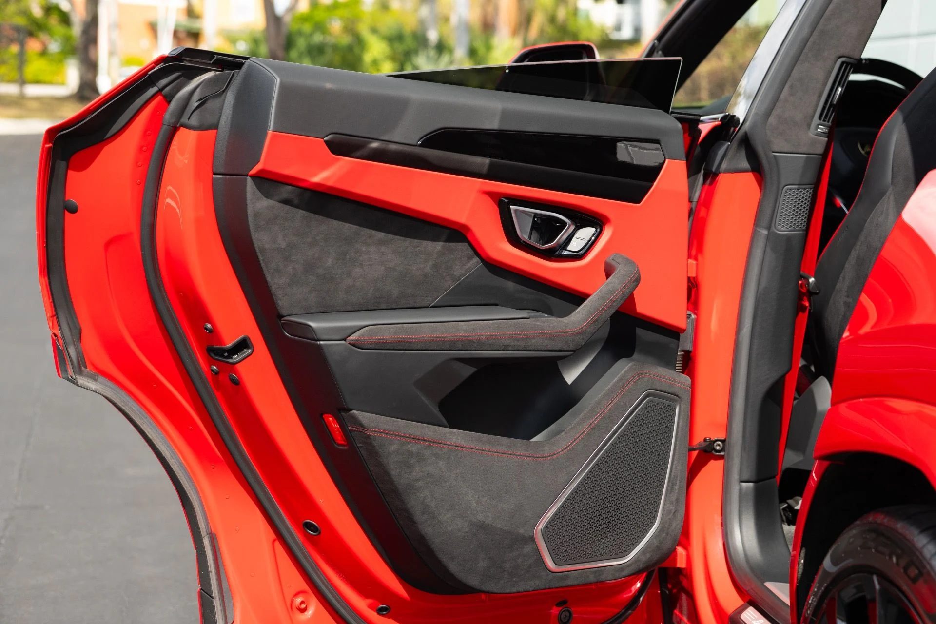 mph047_1269079518_Used_2023_Lamborghini_Urus_S_1771018680_f9d1e56941