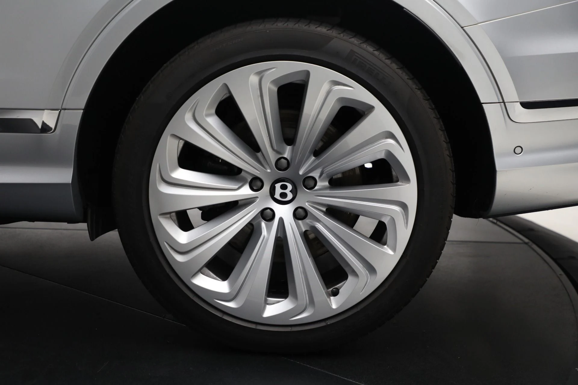 mph047_1270235406_Used_2021_Bentley_Bentayga_V8_52544cd71b