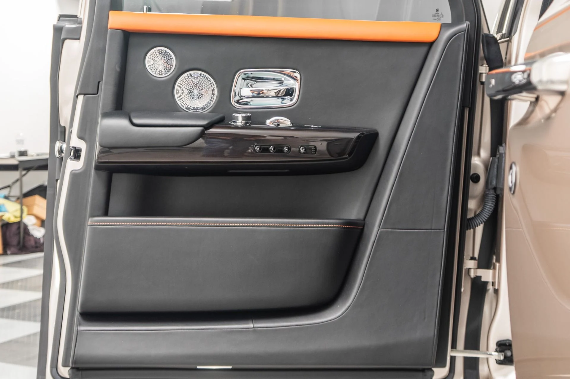 mph047_1270781189_Used_2019_Rolls_Royce_Phantom_The_Phantom_Package_Two_Tone_Paint_Bespoke_Audio_1785353671_57219071a0