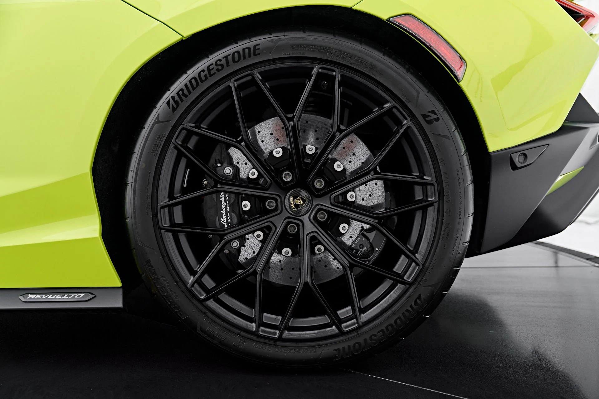 mph047_1288408247_Used_2026_Lamborghini_Revuelto_Base_1788485686_b2a00e10c8