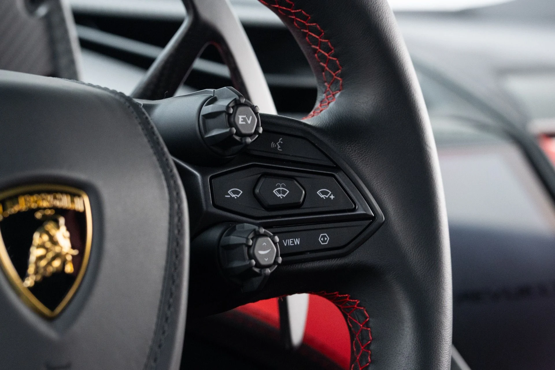 mph047_131892311_Used_2024_Lamborghini_Revuelto_1778880537_1bbc49db7b
