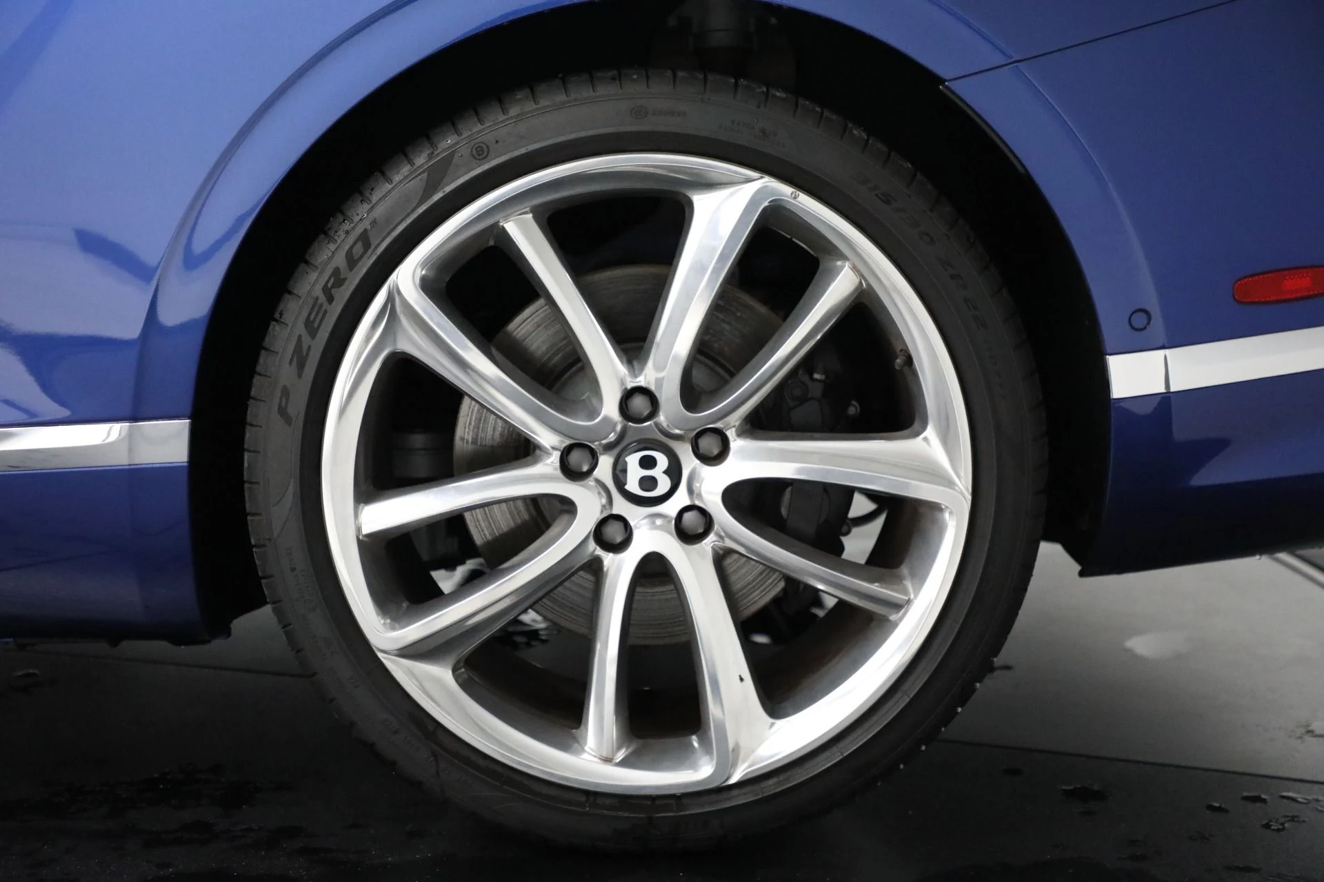 mph047_1323681816_Used_2023_Bentley_Continental_GTC_Azure_V8_b64a27c25c