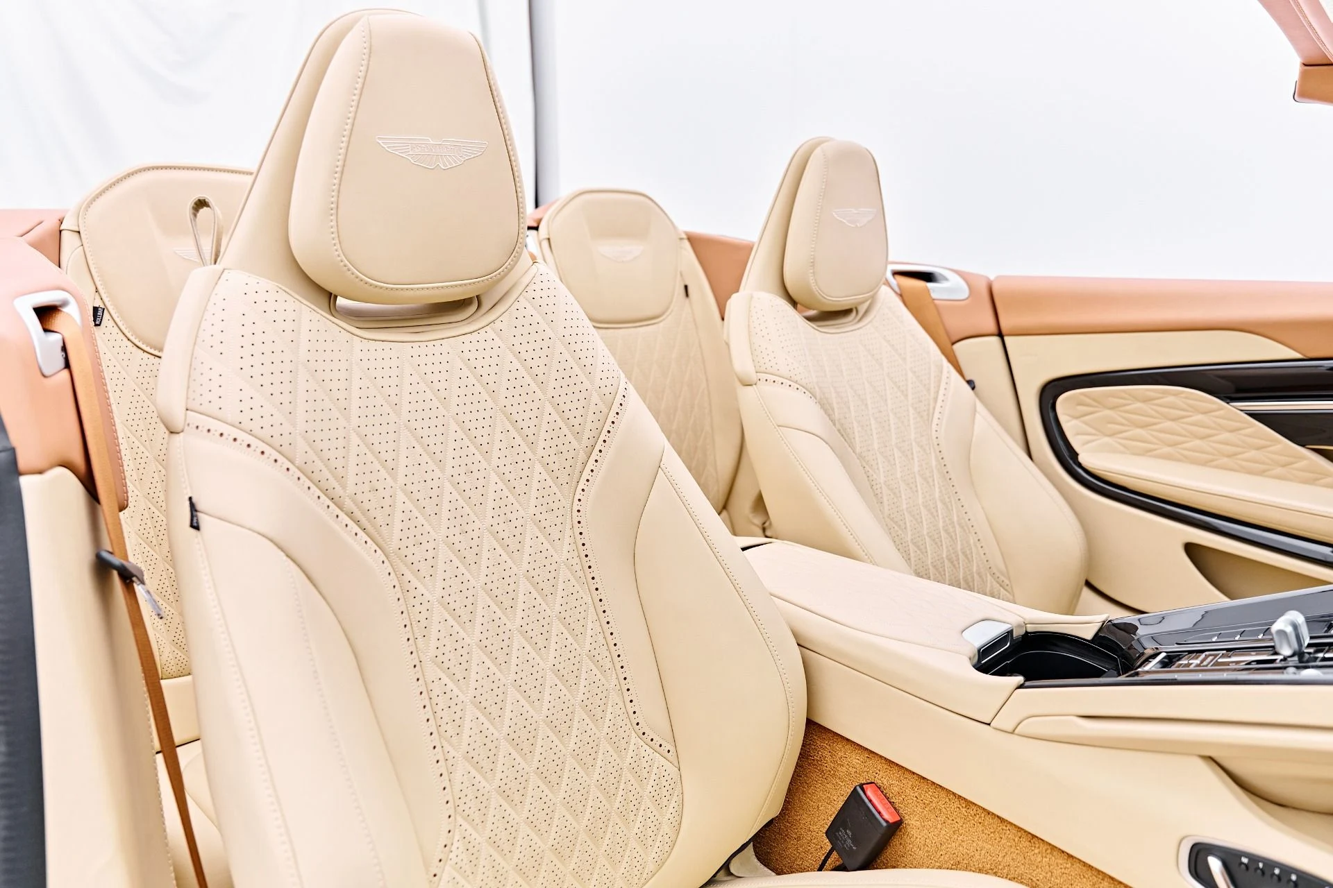 mph047_1338406911_Used_2025_Aston_Martin_DB_12_Volante_1791997277_c99764b8f7