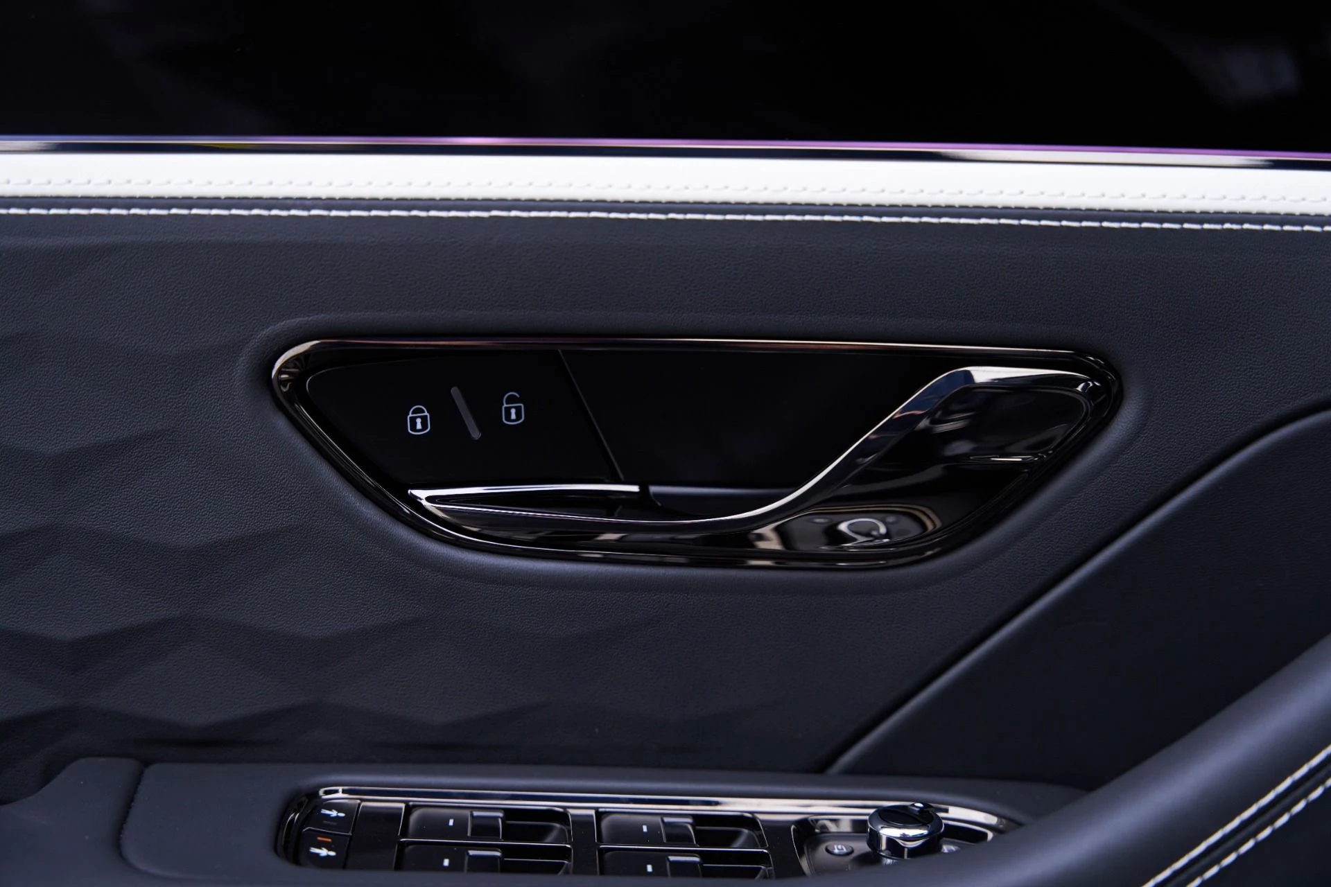 mph047_1359340517_Used_2025_Bentley_Flying_Spur_Speed_1793037859_d7a0ddc87c