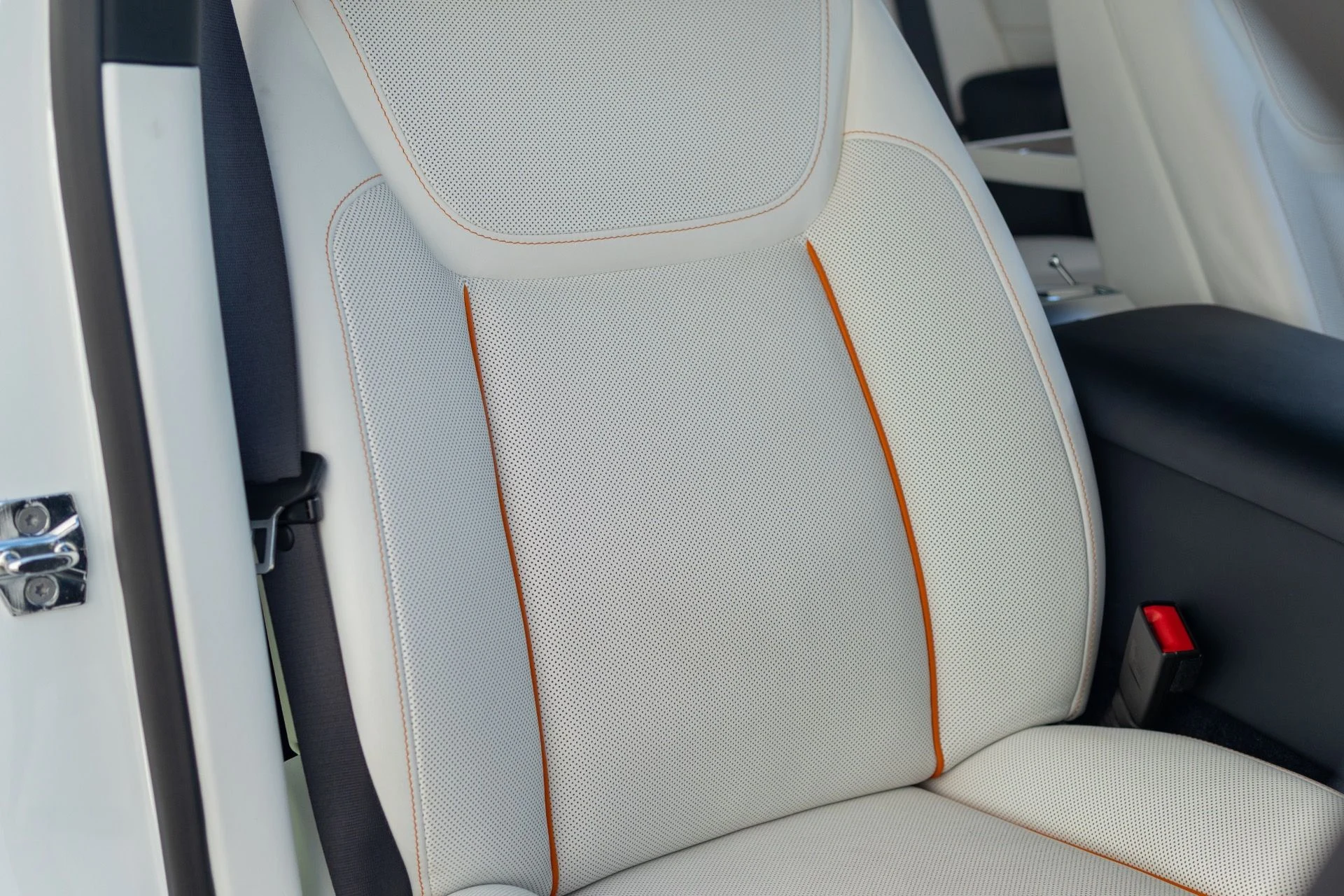 mph047_1360509292_Used_2018_Rolls_Royce_Ghost_1765824060_92877cc18e