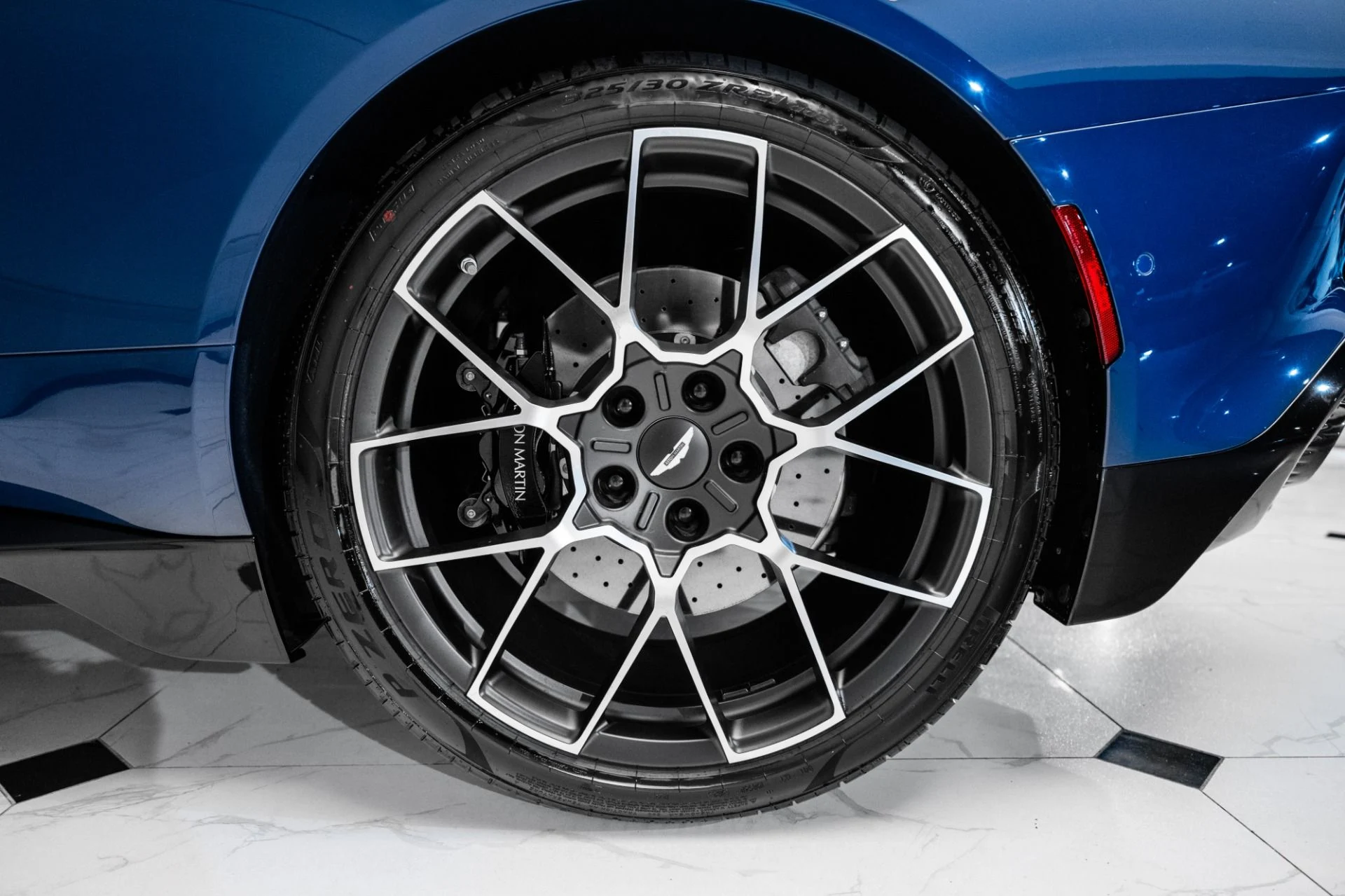 mph047_1382921738_Used_2025_Aston_Martin_Vanquish_1751745767_82cd167829