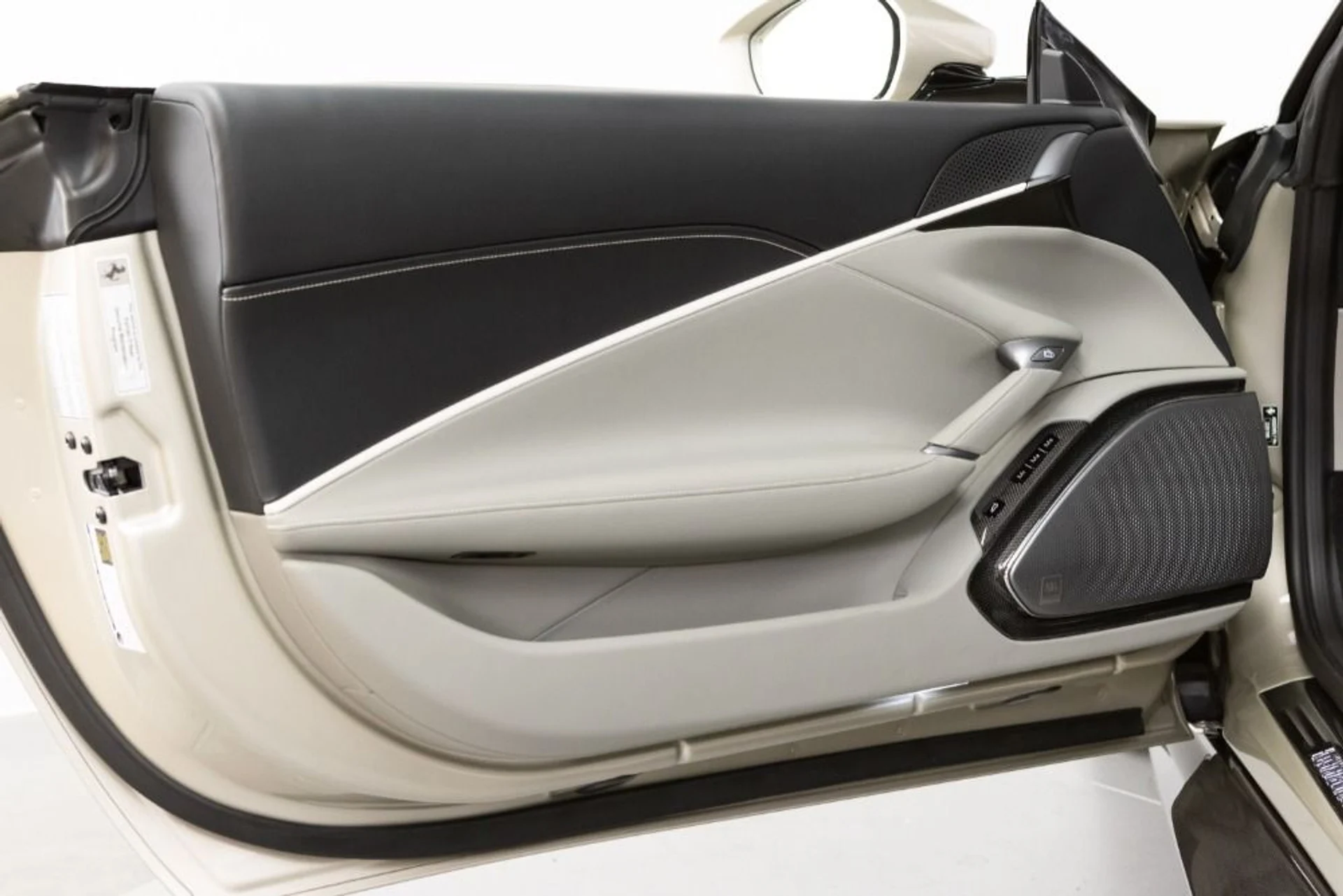 mph047_1392110412_Used_2024_Ferrari_Roma_Spider_7909764e53