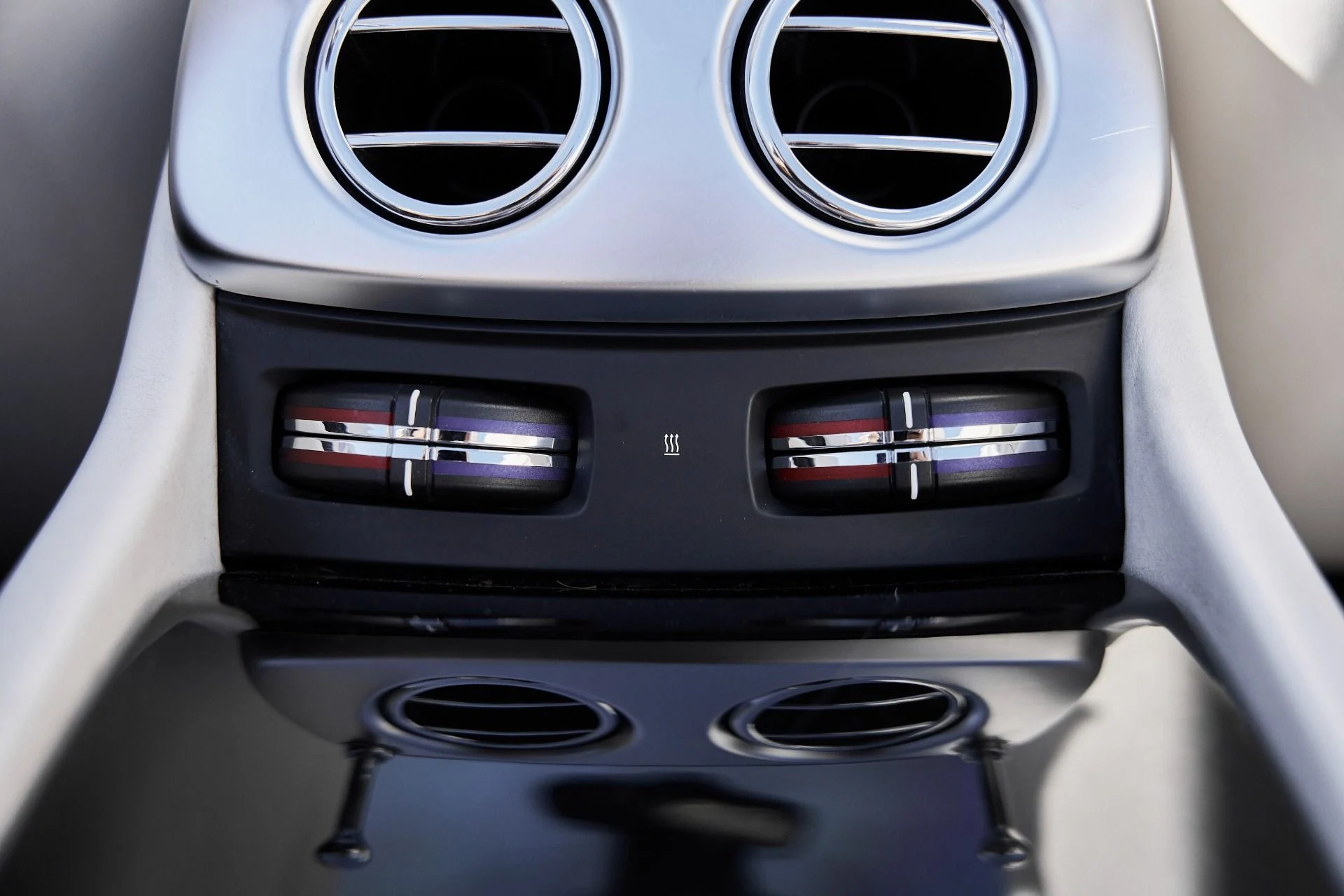 mph047_1396912397_Used_2016_Rolls_Royce_Dawn_Base_1770086749_dff75a1ae0