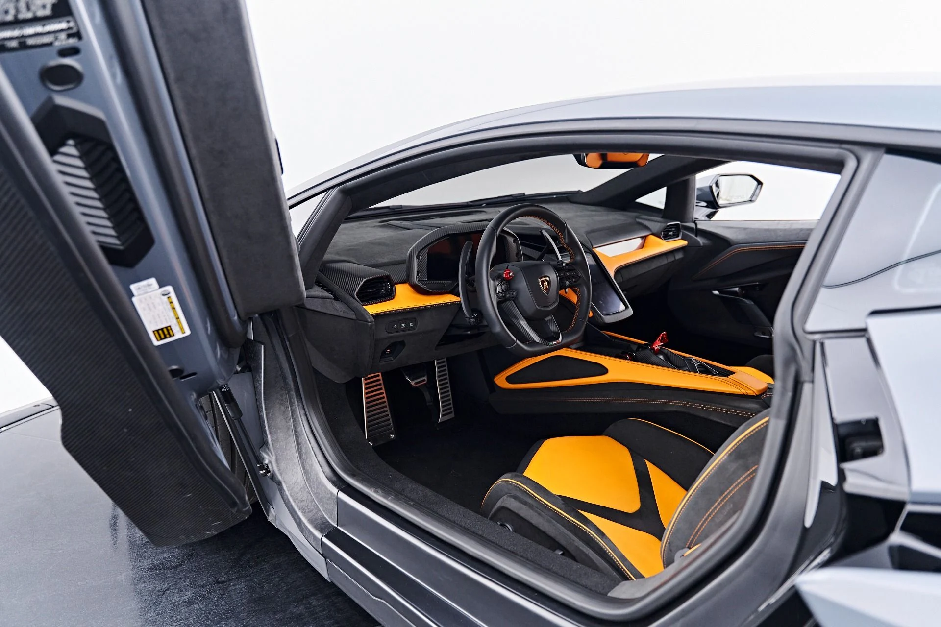 mph047_1407695246_Used_2024_Lamborghini_Revuelto_Base_1789623448_4a38d62f6d