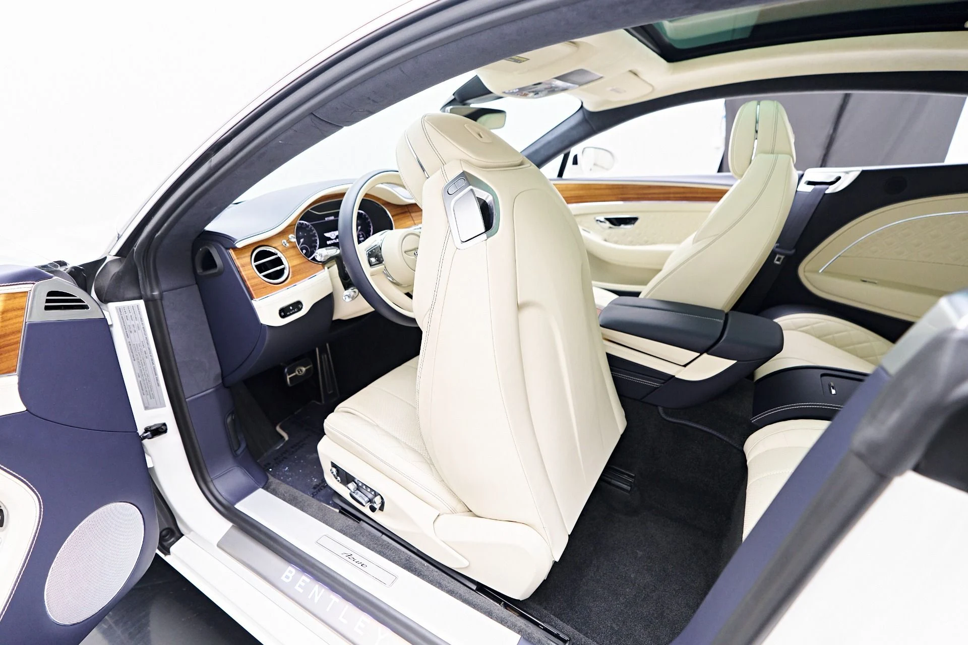 mph047_1442352366_Used_2023_Bentley_Continental_GT_Azure_1749763450_59f9a69673