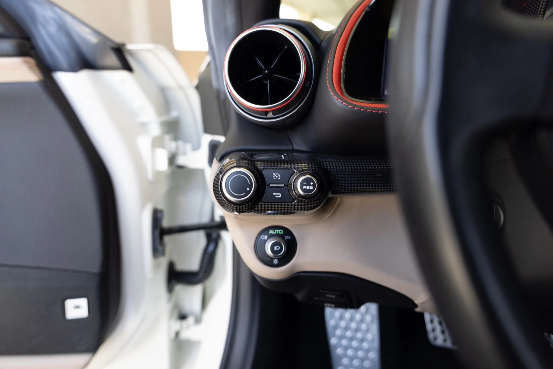 mph047_1477339530_Used_2020_Ferrari_812_Superfast_1779237013_c2ee1c1d00