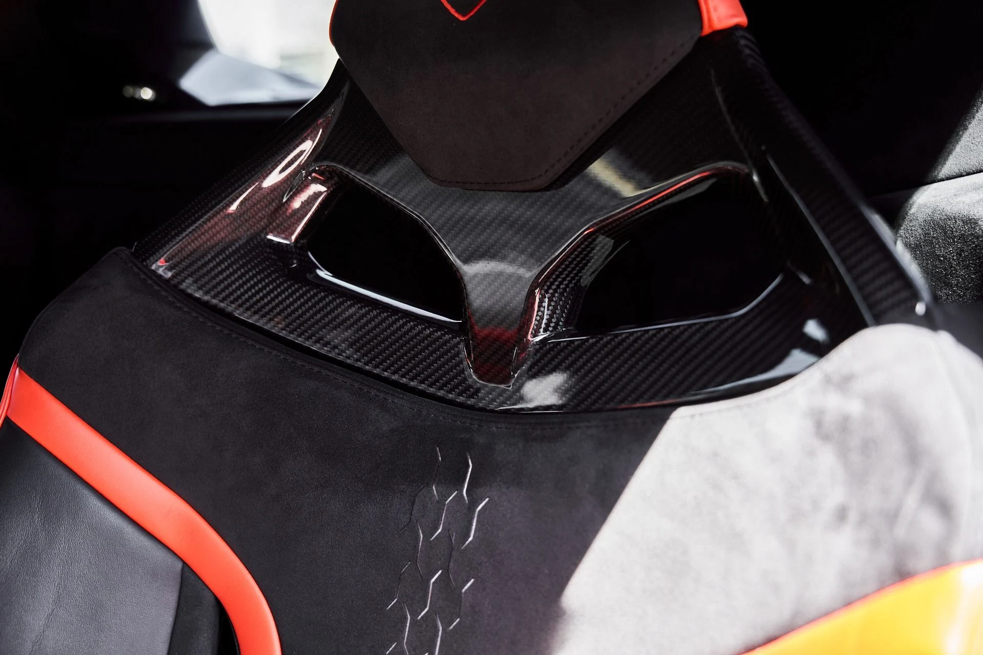 mph047_14815133_Used_2023_Lamborghini_Huracan_Tecnica_Base_1776477129_5c343be8ed