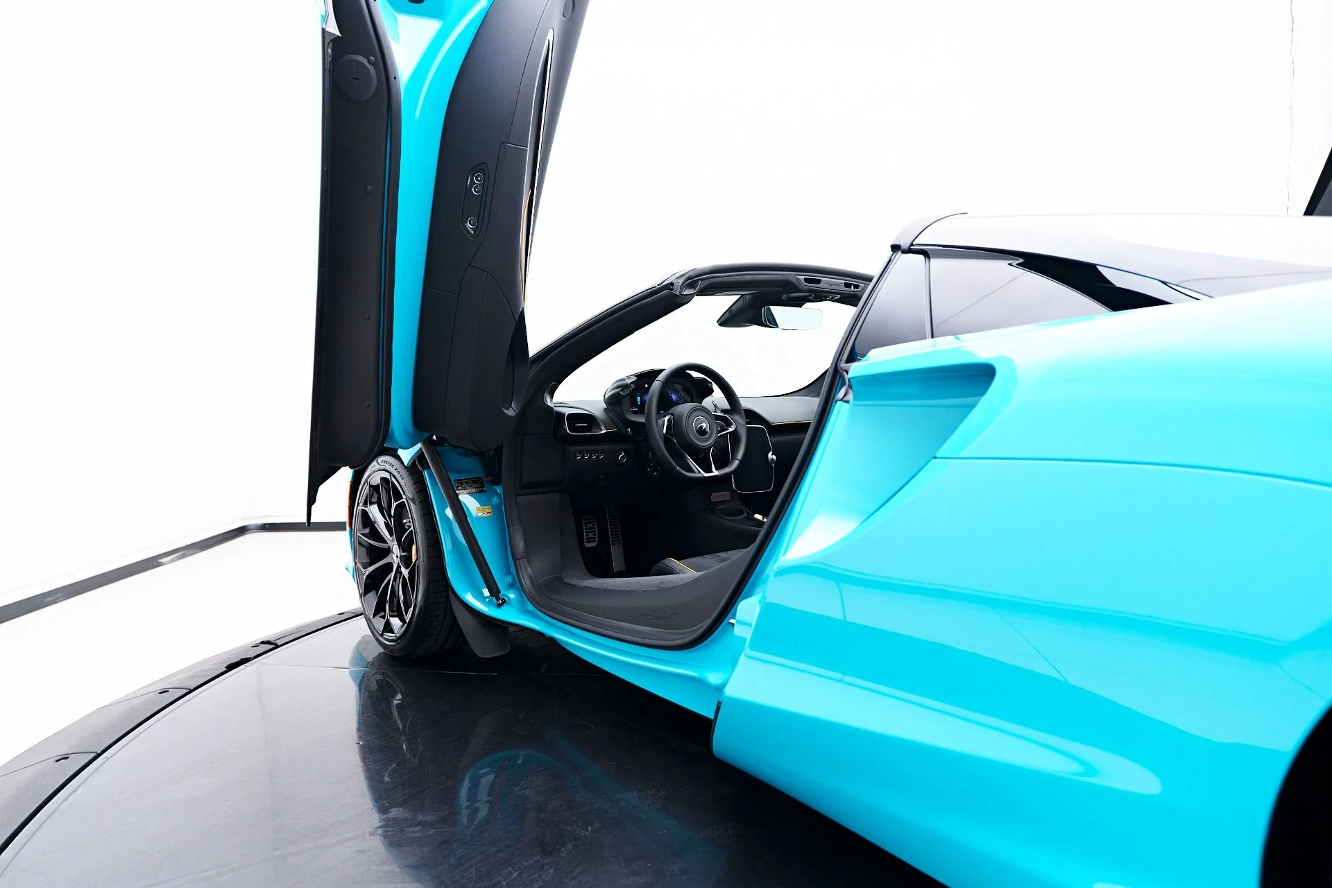 mph047_1496466907_Used_2025_Mc_Laren_Artura_1755992062_5e8305e131