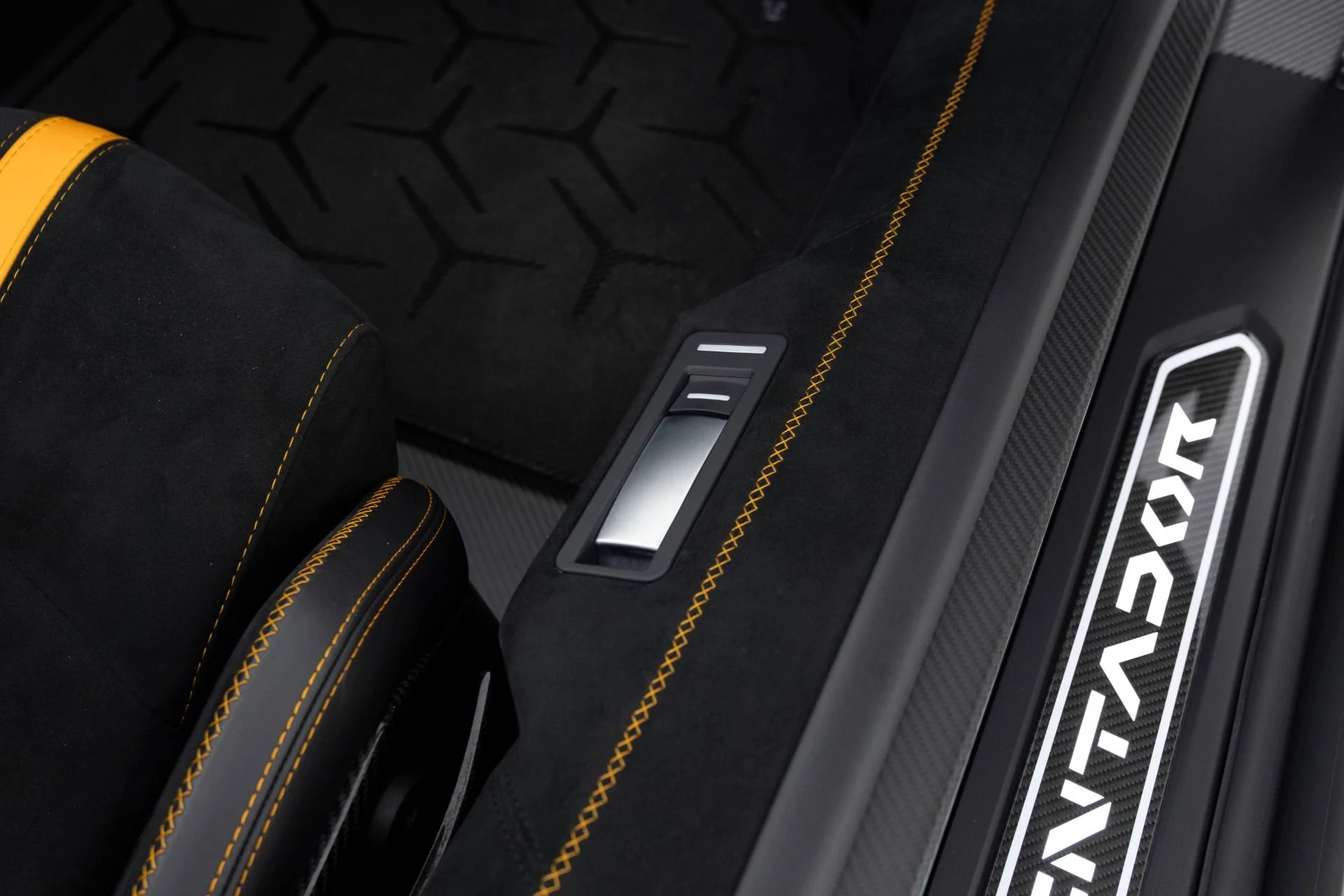 mph047_1498682796_Used_2020_Lamborghini_Aventador_SVJ_1759430139_ca3414d73c