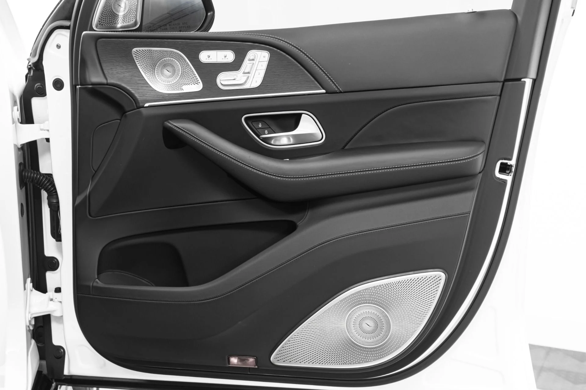 mph047_15275154_Used_2024_Mercedes_Benz_Maybach_GLS_600_4_MATIC_4_Seat_Configuration_Rear_Seat_Entertainment_1776281488_aac0786ba7