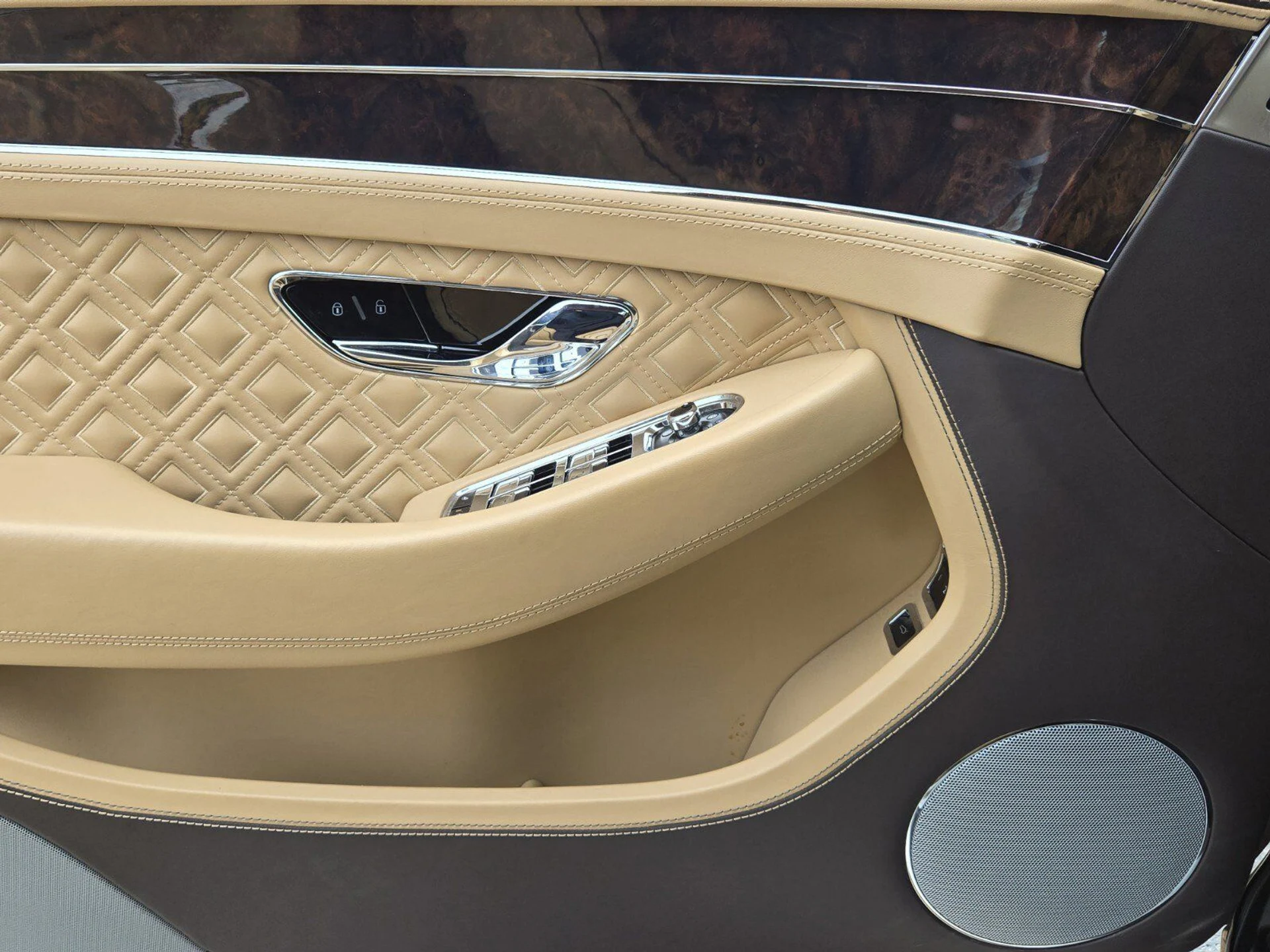 mph047_152956266_cb731bbd3d6389b81bdfd5c3e1617f15x_d97230c232