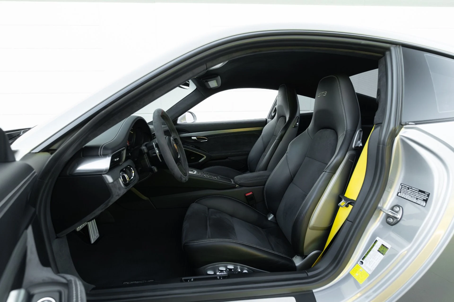 mph047_1556192225_Used_2018_Porsche_911_GT_3_1761946041_7cc758b45c