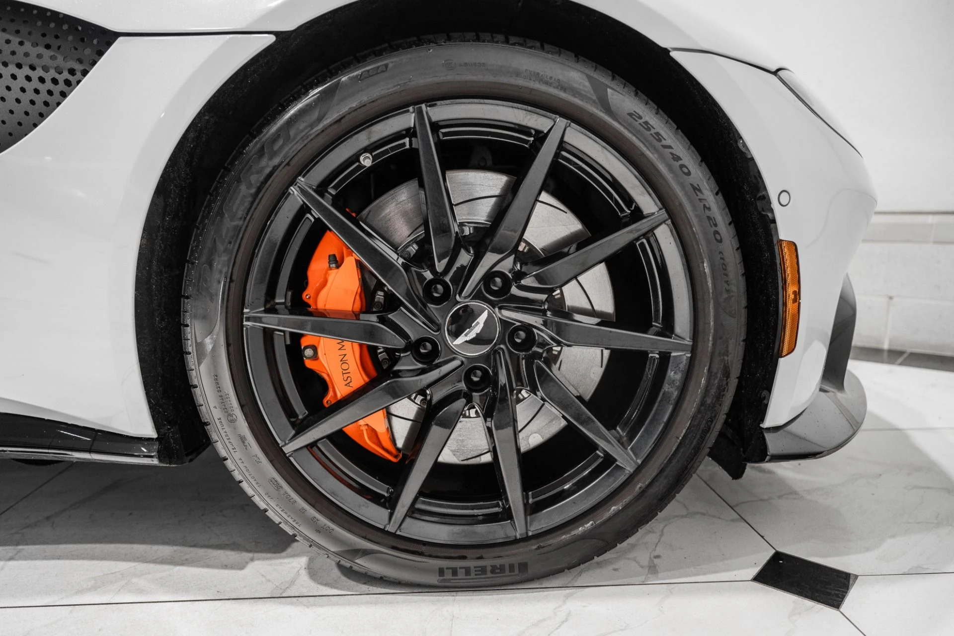 mph047_1561071296_Used_2019_Aston_Martin_Vantage_1790176598_4a9b358d3a