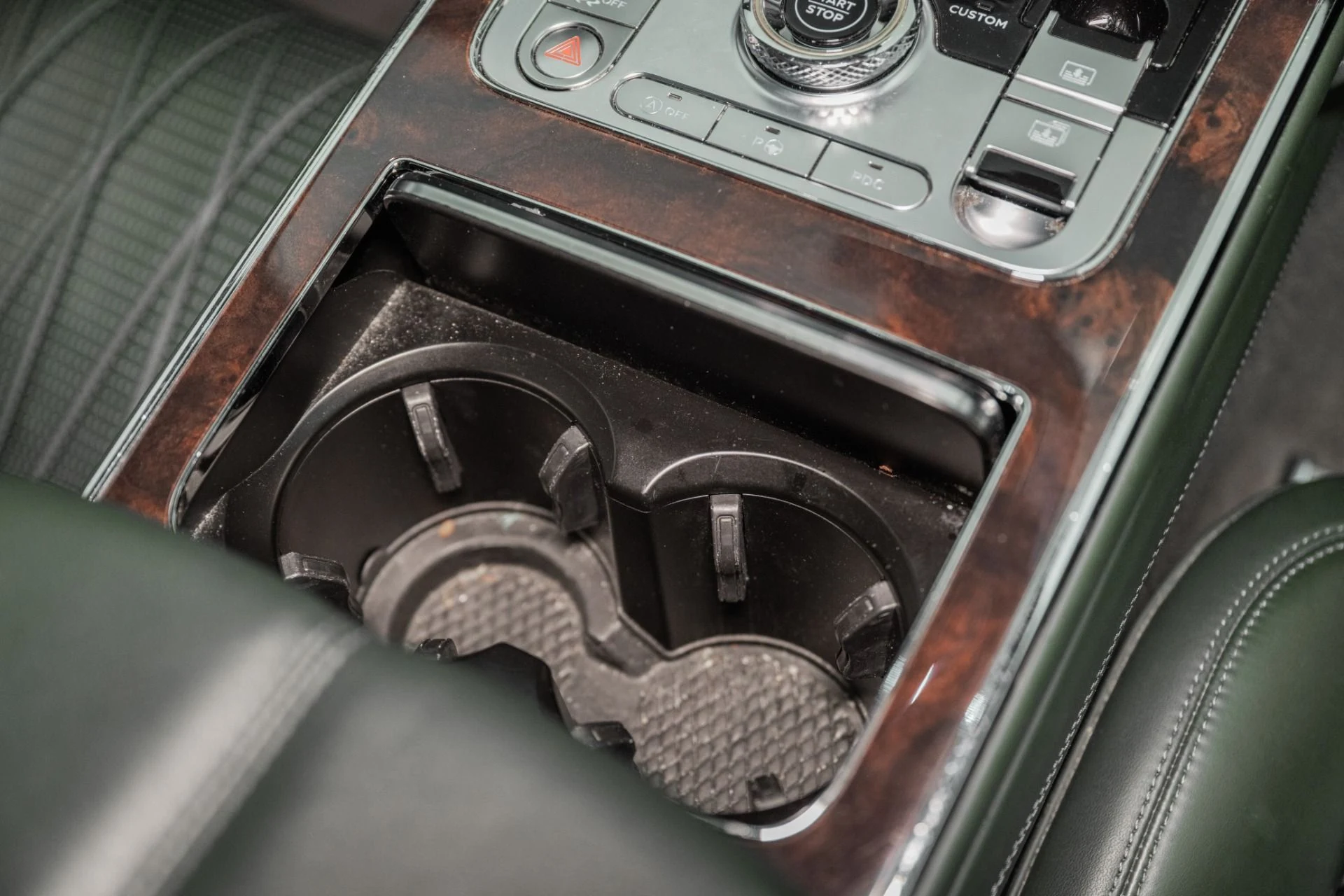 mph047_1566124878_Used_2022_Bentley_Flying_Spur_V8_1761057059_cf0c764652