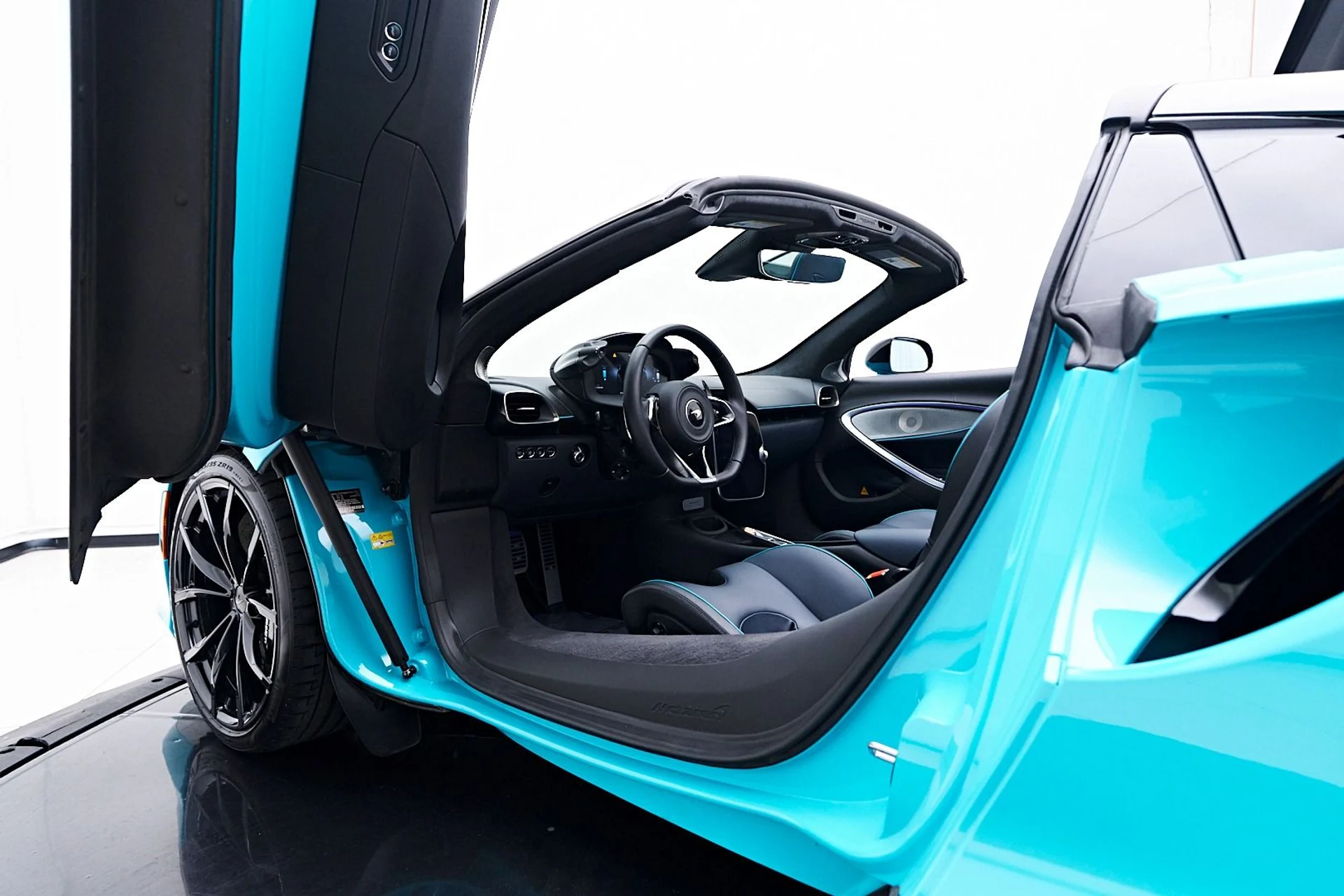 mph047_156950837_Used_2025_Mc_Laren_Artura_Tech_Lux_1745952984_f43bd300fa