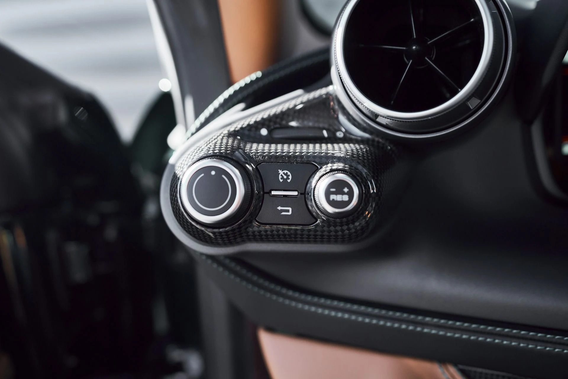 mph047_1573226953_Used_2022_Ferrari_F8_Tributo_Base_1765662181_4997157e49