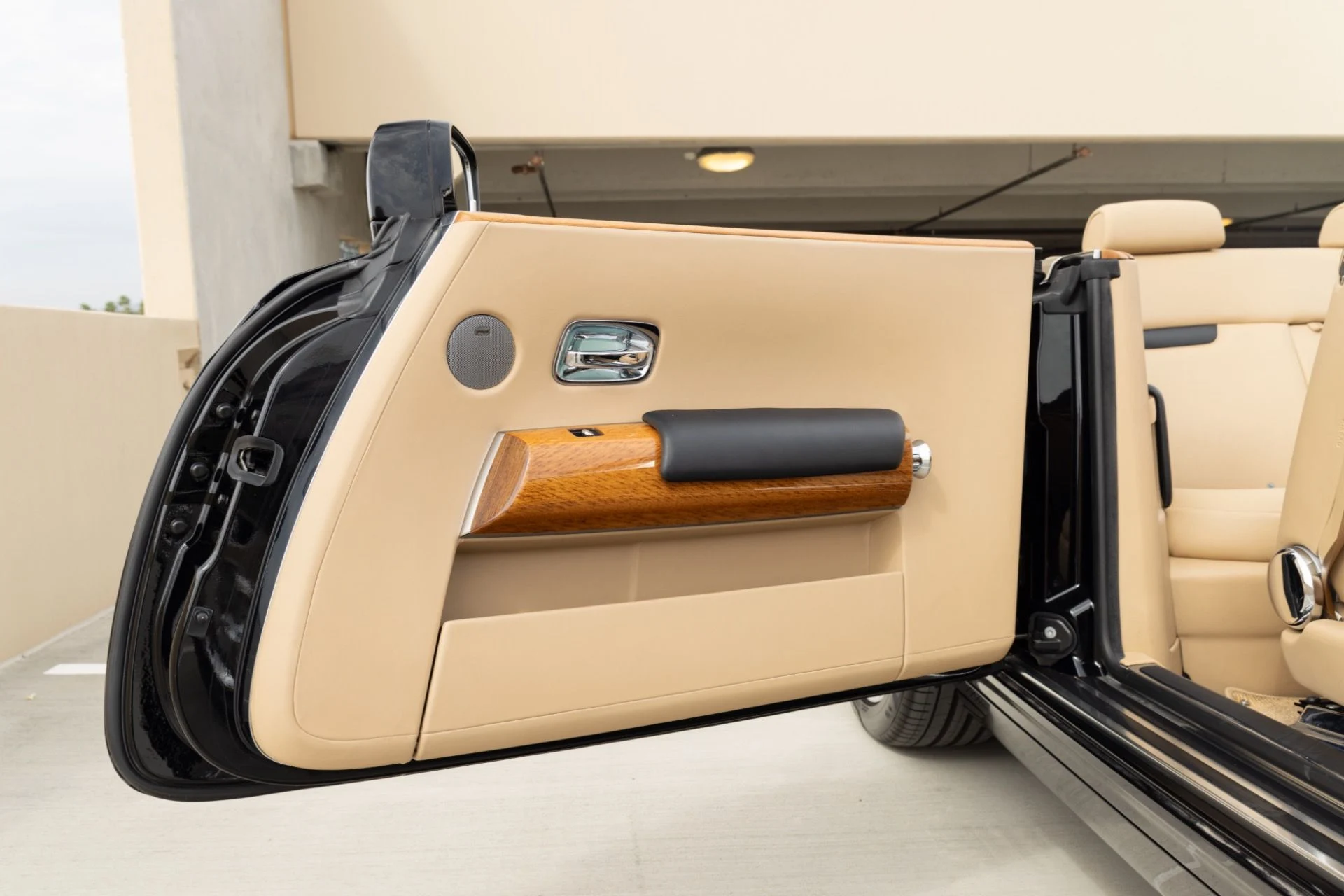 mph047_1600032964_Used_2009_Rolls_Royce_Phantom_Drophead_Coupe_1775064183_157f6d0627