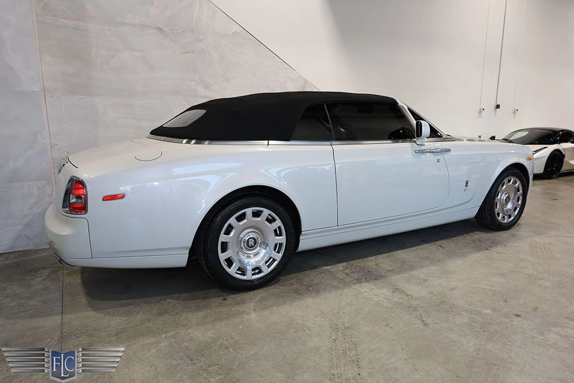 mph047_1618548817_used_2013_rolls_royce_phantom_drophead_coupe_9689_22223521_48_1024_cf1a0a7287