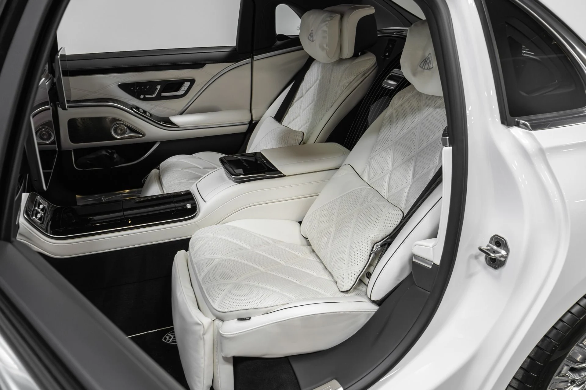 mph047_1620218759_Used_2024_Mercedes_Benz_S_Class_Maybach_S_680_4_MATIC_1766187081_c8c5b78696