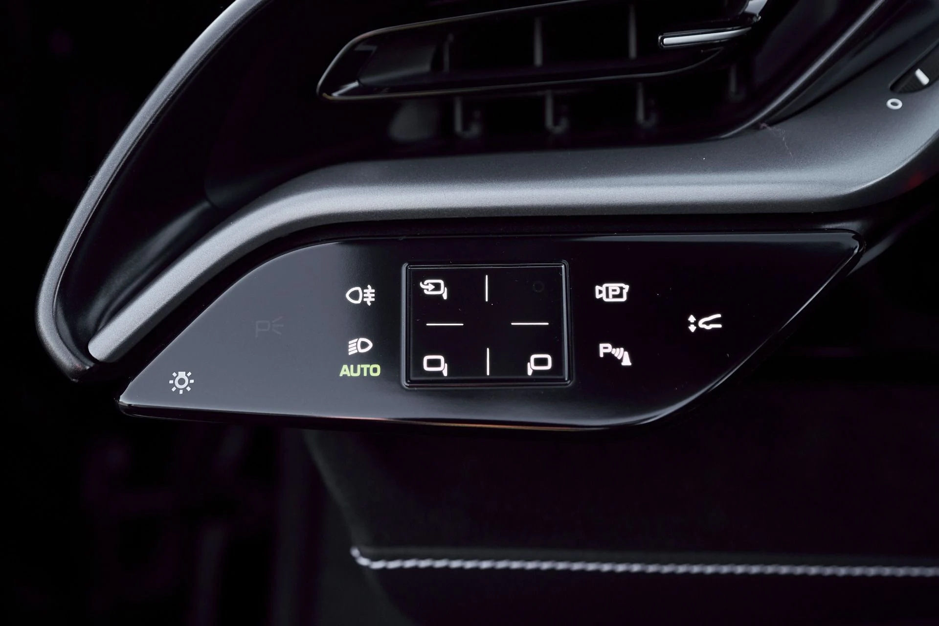 mph047_1665082139_Used_2025_Ferrari_SF_90_Spider_1764059298_f43014fc92