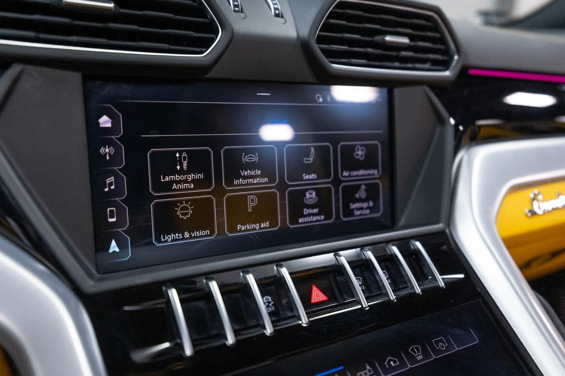 mph047_1691372396_Used_2019_Lamborghini_Urus_1786985122_3e7dda1627