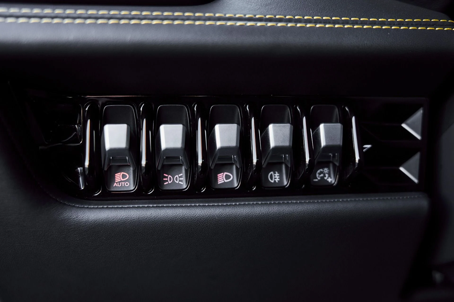 mph047_1696253906_Used_2021_Lamborghini_Huracan_EVO_Base_1774405017_e8b5b5924a