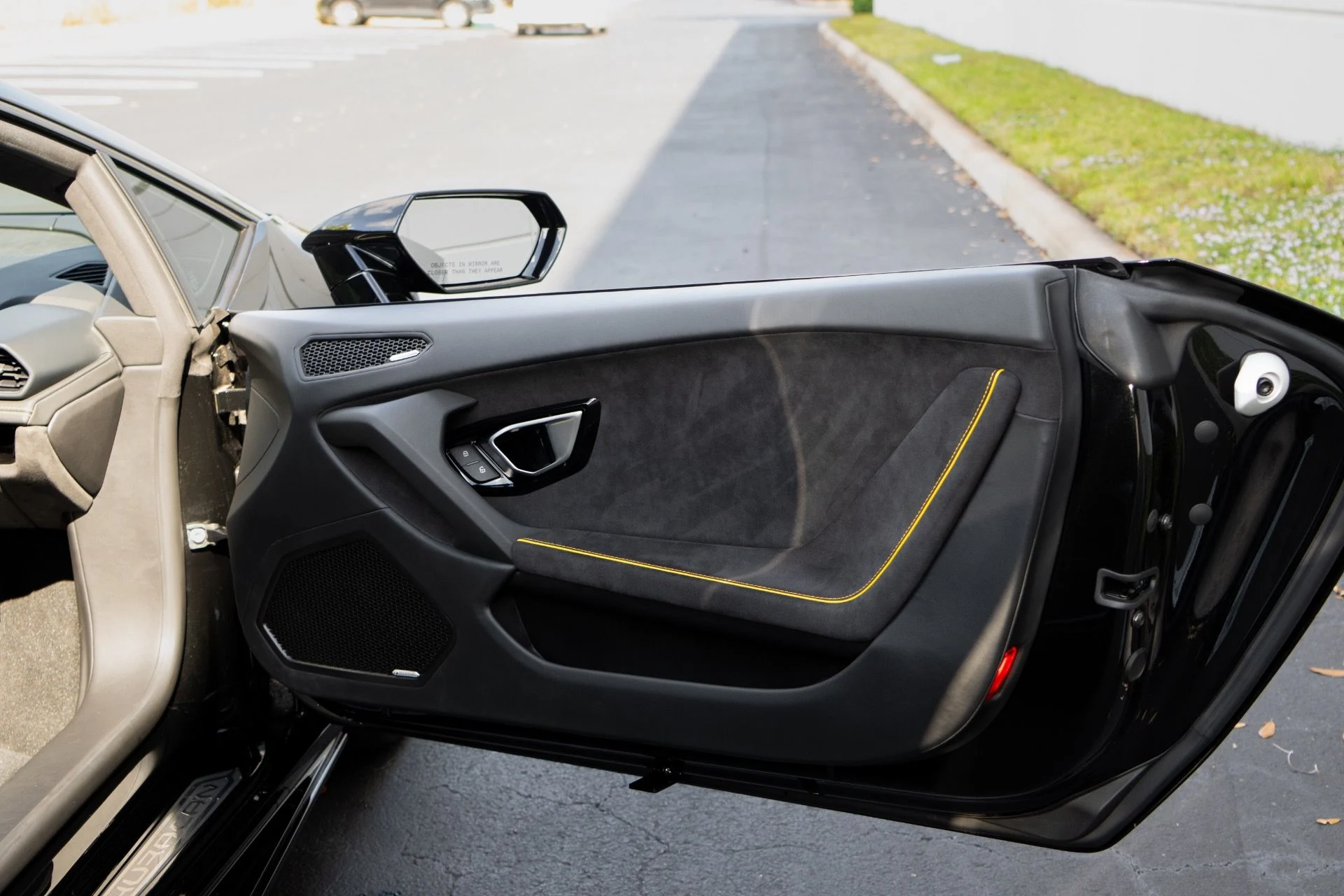 mph047_1710244925_Used_2022_Lamborghini_Huracan_EVO_1764129423_9084c3445a