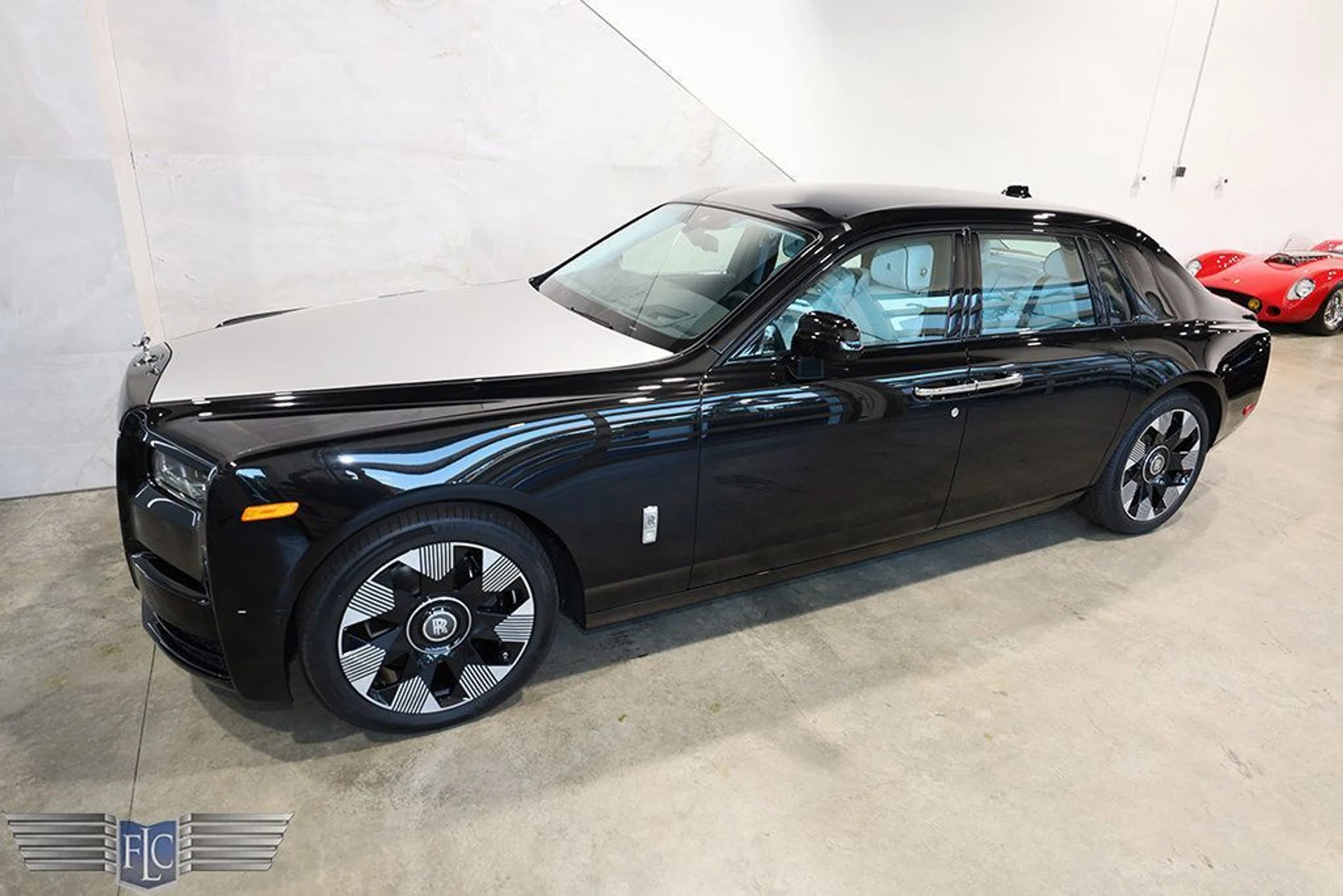 mph047_1711885188_used_2025_rolls_royce_phantom_sedan_9689_22959551_48_1024_112e655236
