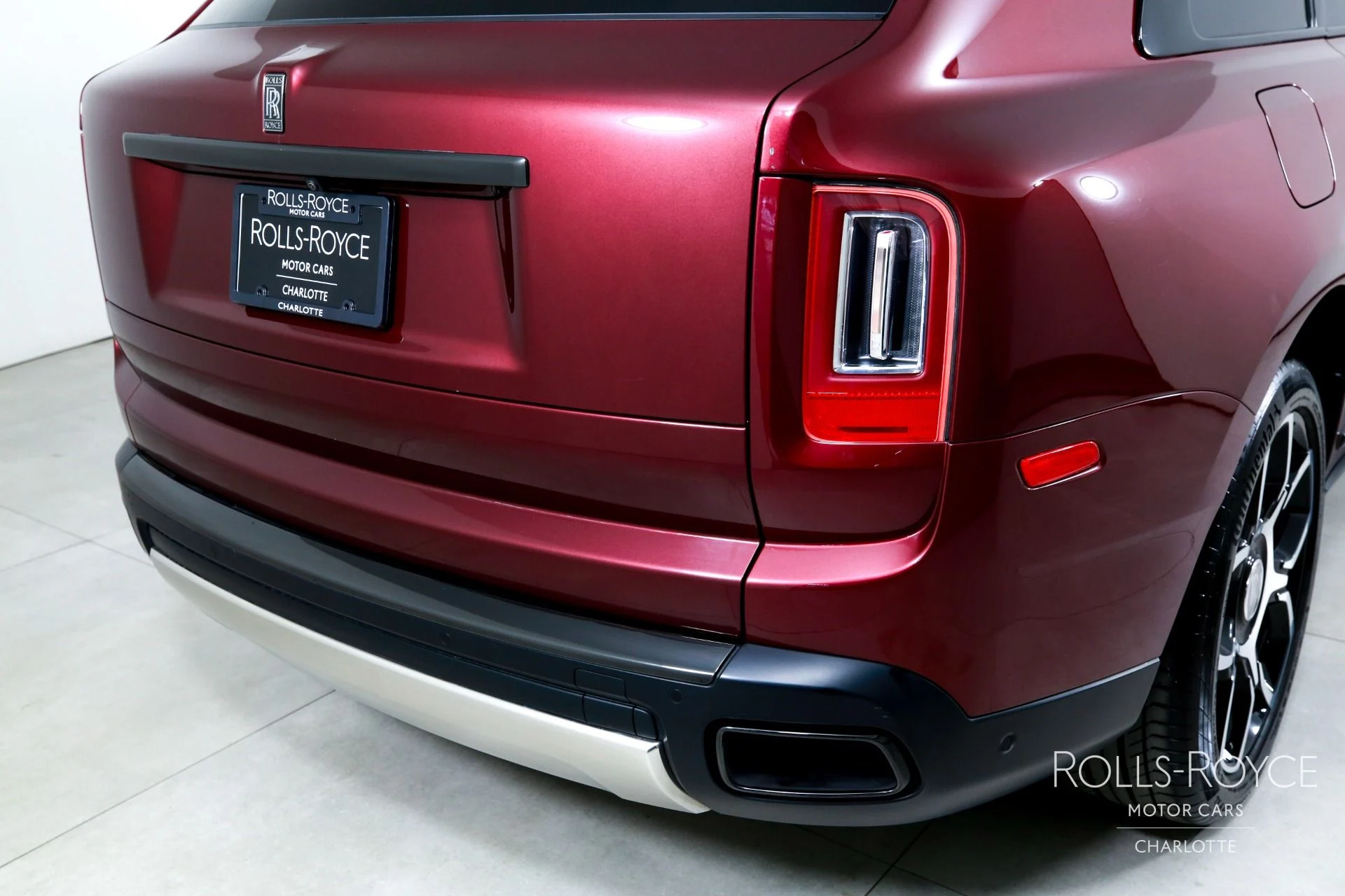 mph047_1713793105_Used_2022_Rolls_Royce_Black_Badge_Cullinan_1769449114_afc5cc99a2