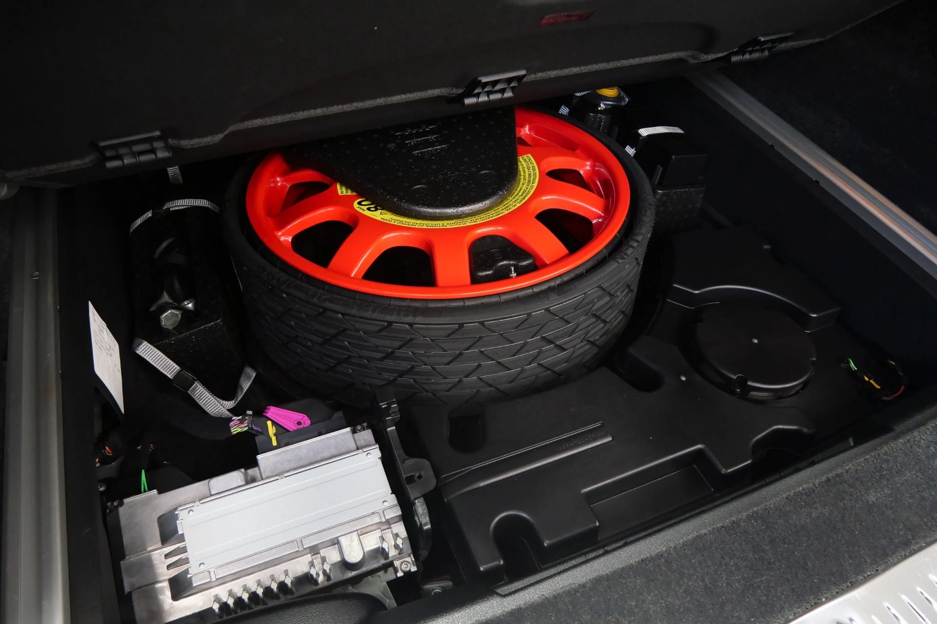 mph047_1718156736_Used_2018_Bentley_Bentayga_Onyx_Edition_W12_Touring_Specification_Front_Seat_Comfort_Specification_1772647427_27d01cfd00