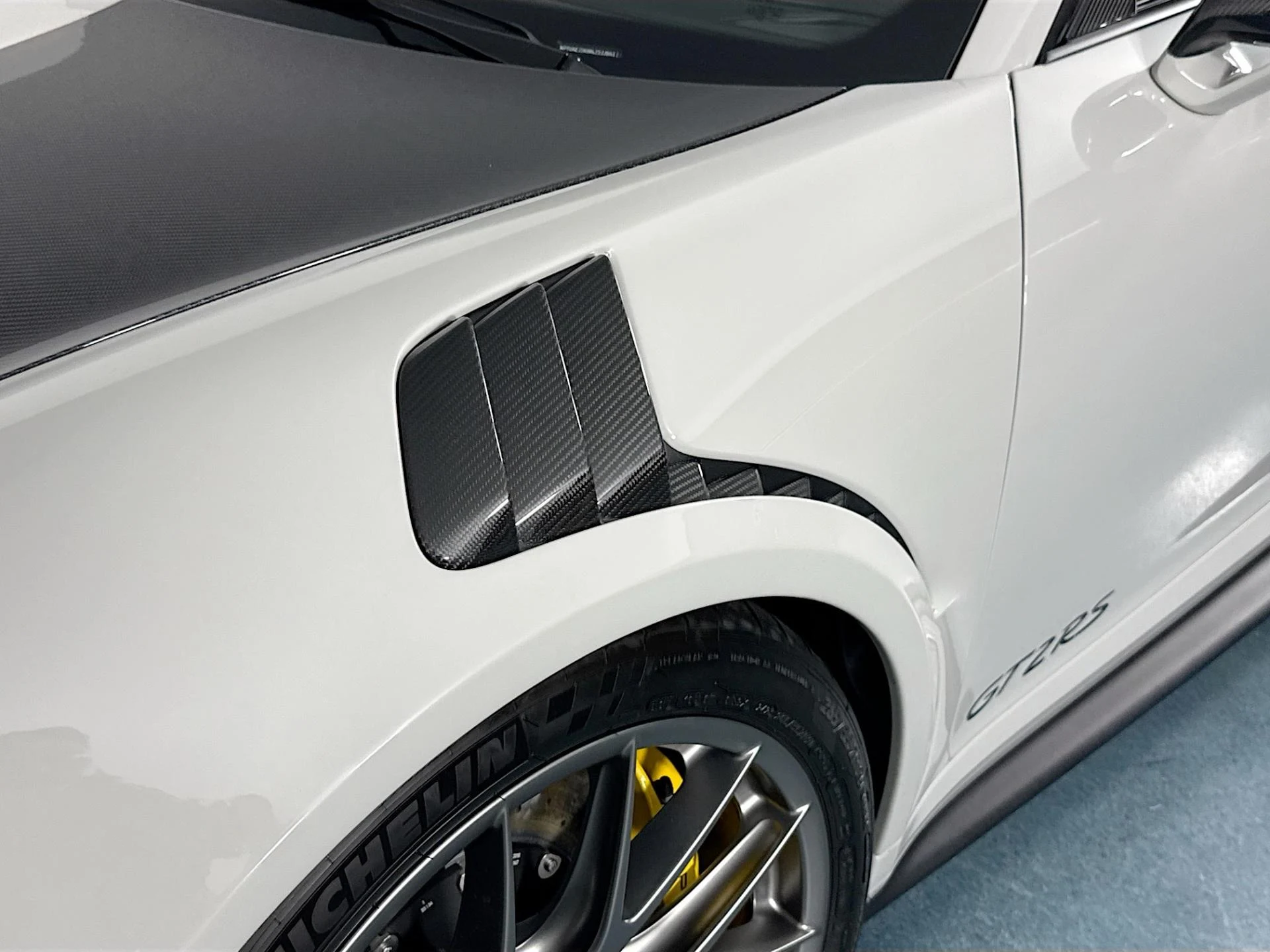 mph047_1729603900_Used_2018_Porsche_911_GT_2_RS_Weissach_Package_1784604507_f264955f38