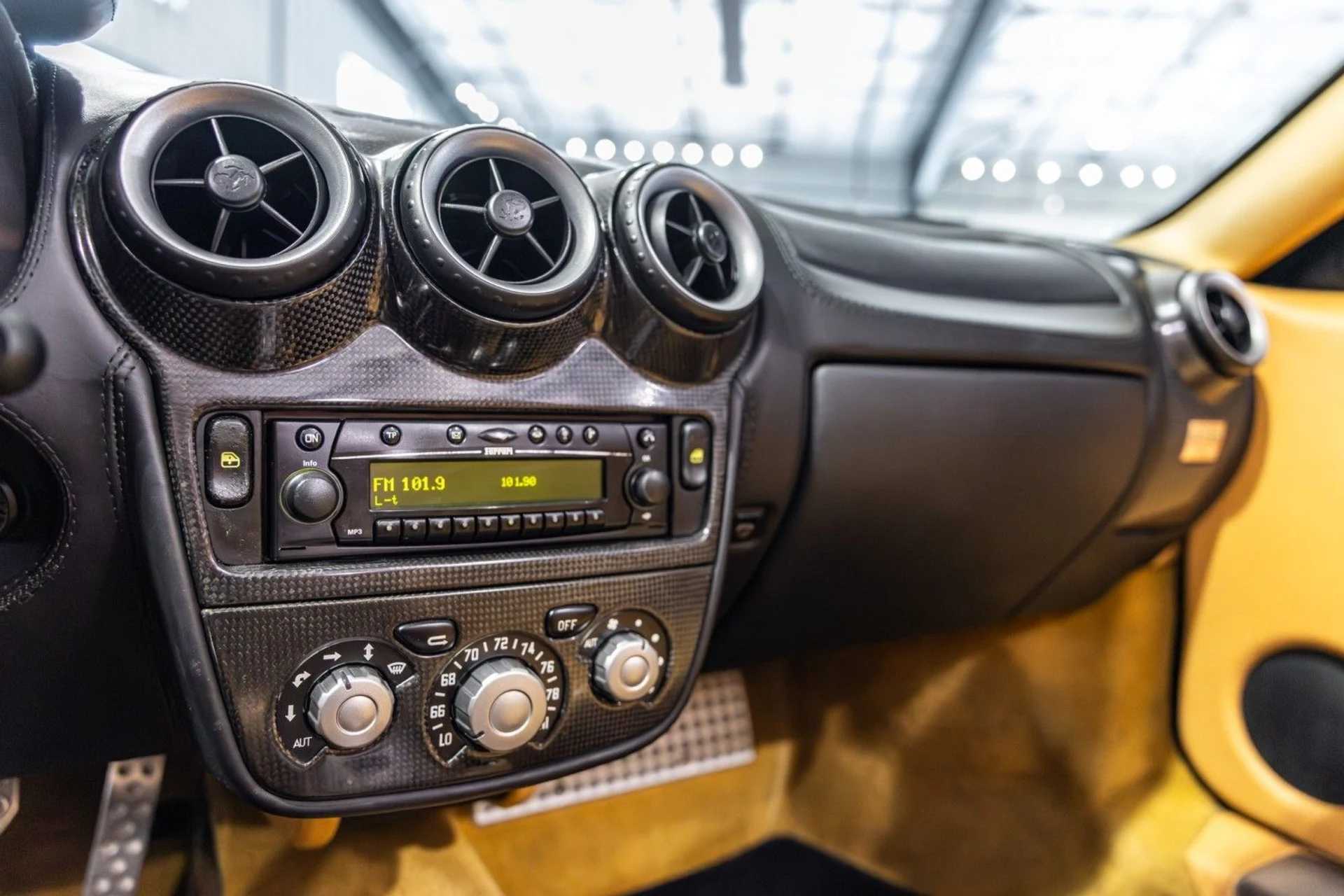 mph047_173303134_r_Q_6da9d48e52