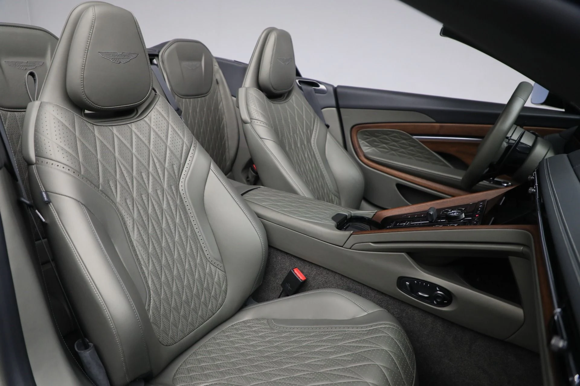 mph047_1734469658_New_2024_Aston_Martin_DB_12_Volante_4e6993bf36