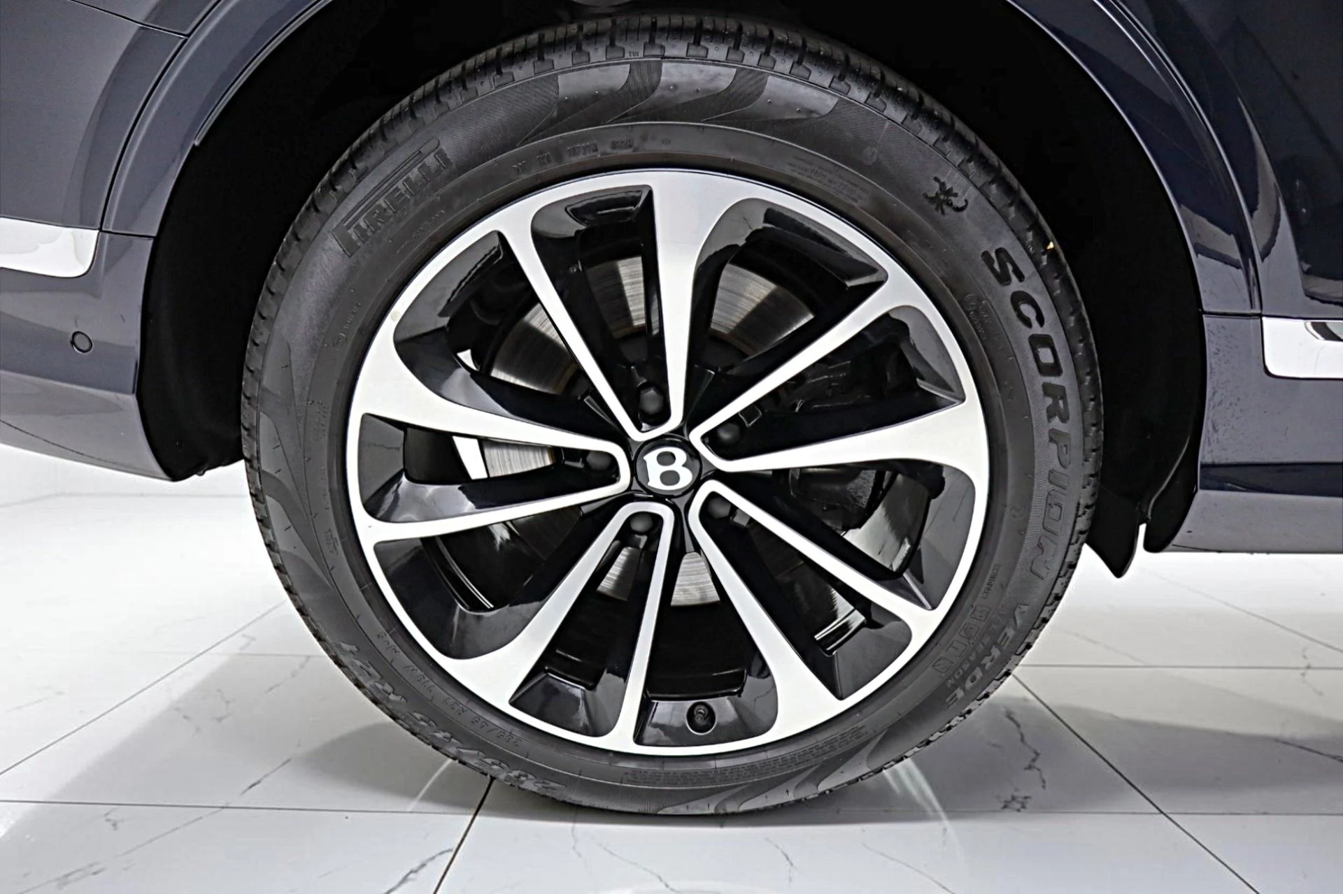 mph047_1758522178_Used_2023_Bentley_Bentayga_V8_0d9cd36df6