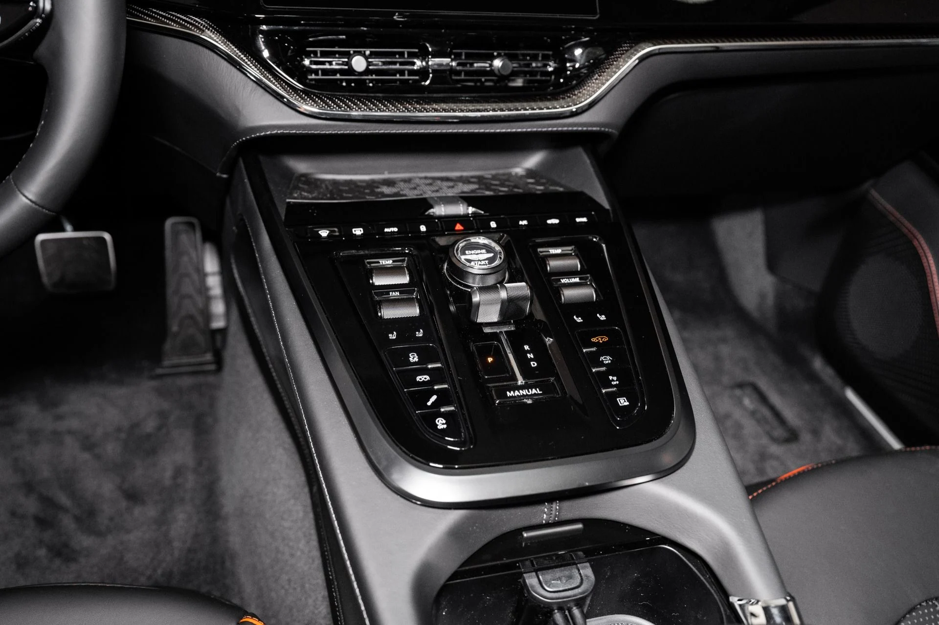 mph047_1766309290_Used_2025_Aston_Martin_DBX_707_1748959342_d086a2cf78