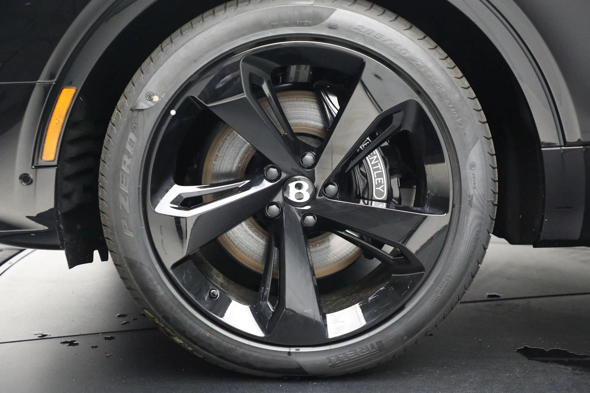 mph047_177038949_New_2025_Bentley_Bentayga_V8_d6546d7b7d